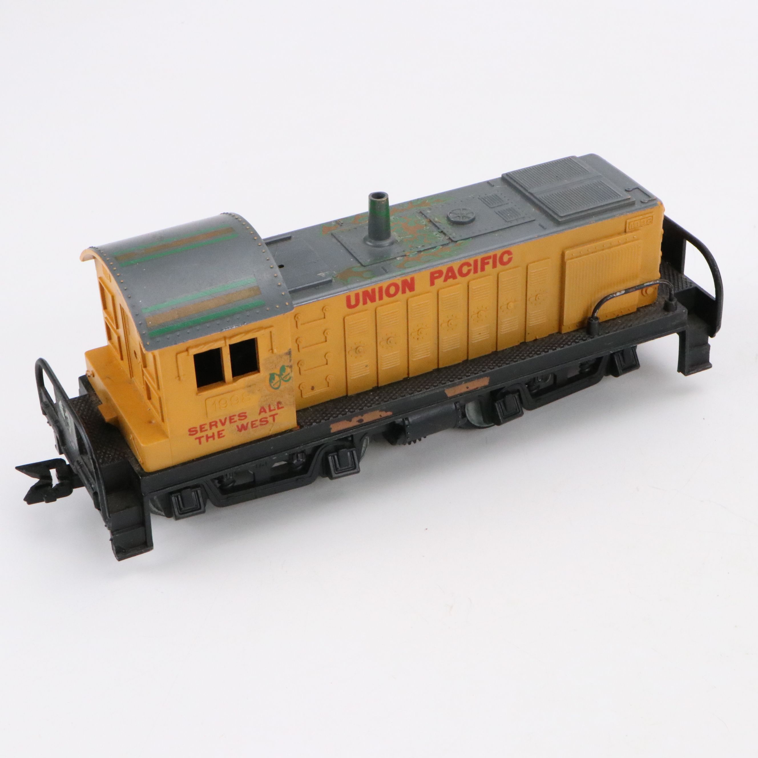Marx Union Pacific Metal Diesel Switcher with Other O Scale Boxcars and Track