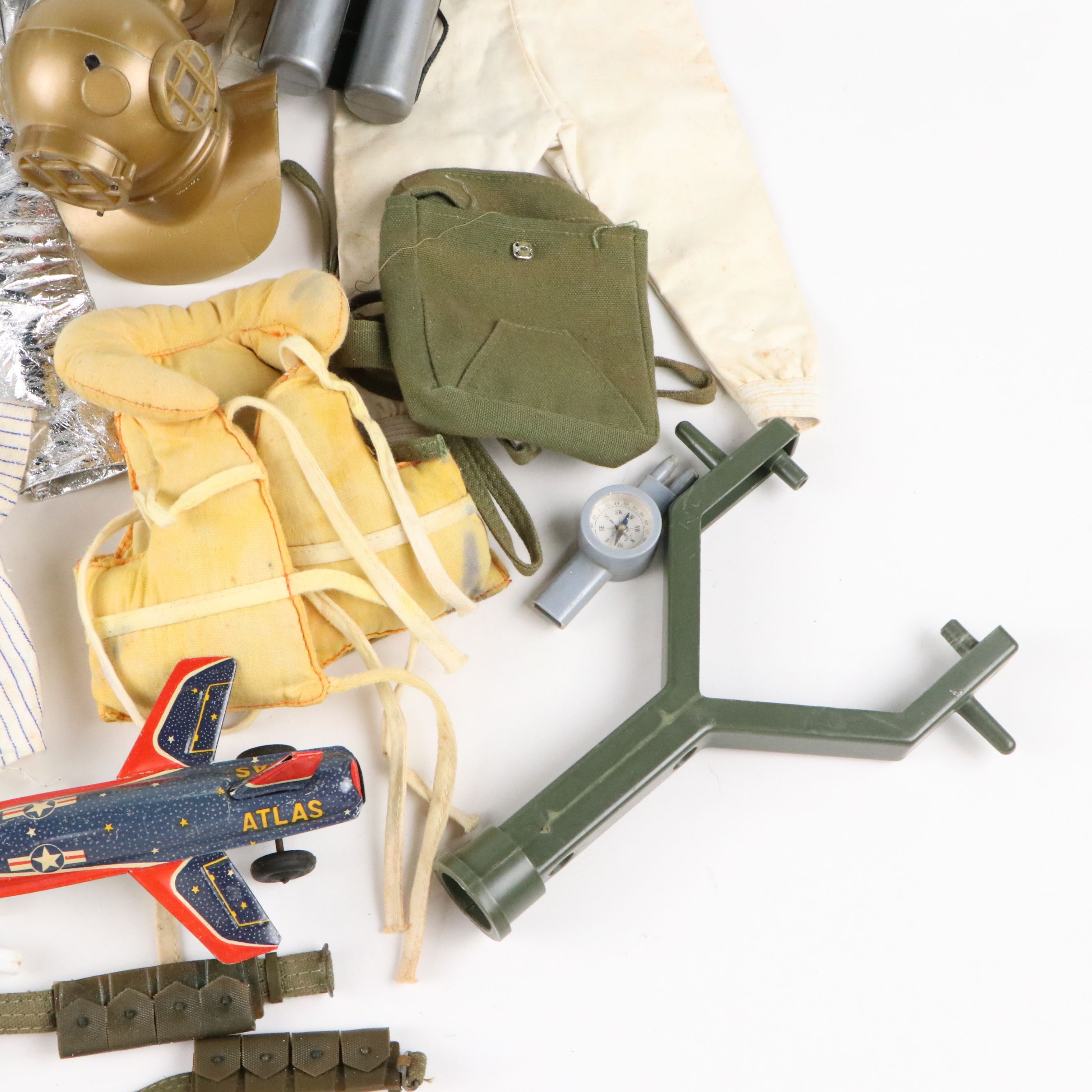 Hasbro G.I. Joe Action Figure with Clothes and Accessories