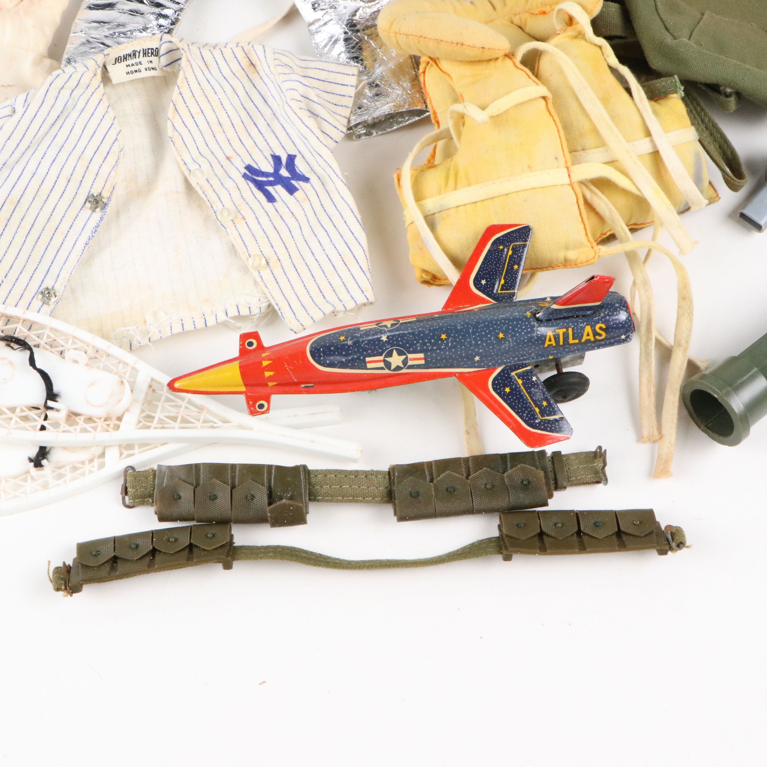 Hasbro G.I. Joe Action Figure with Clothes and Accessories