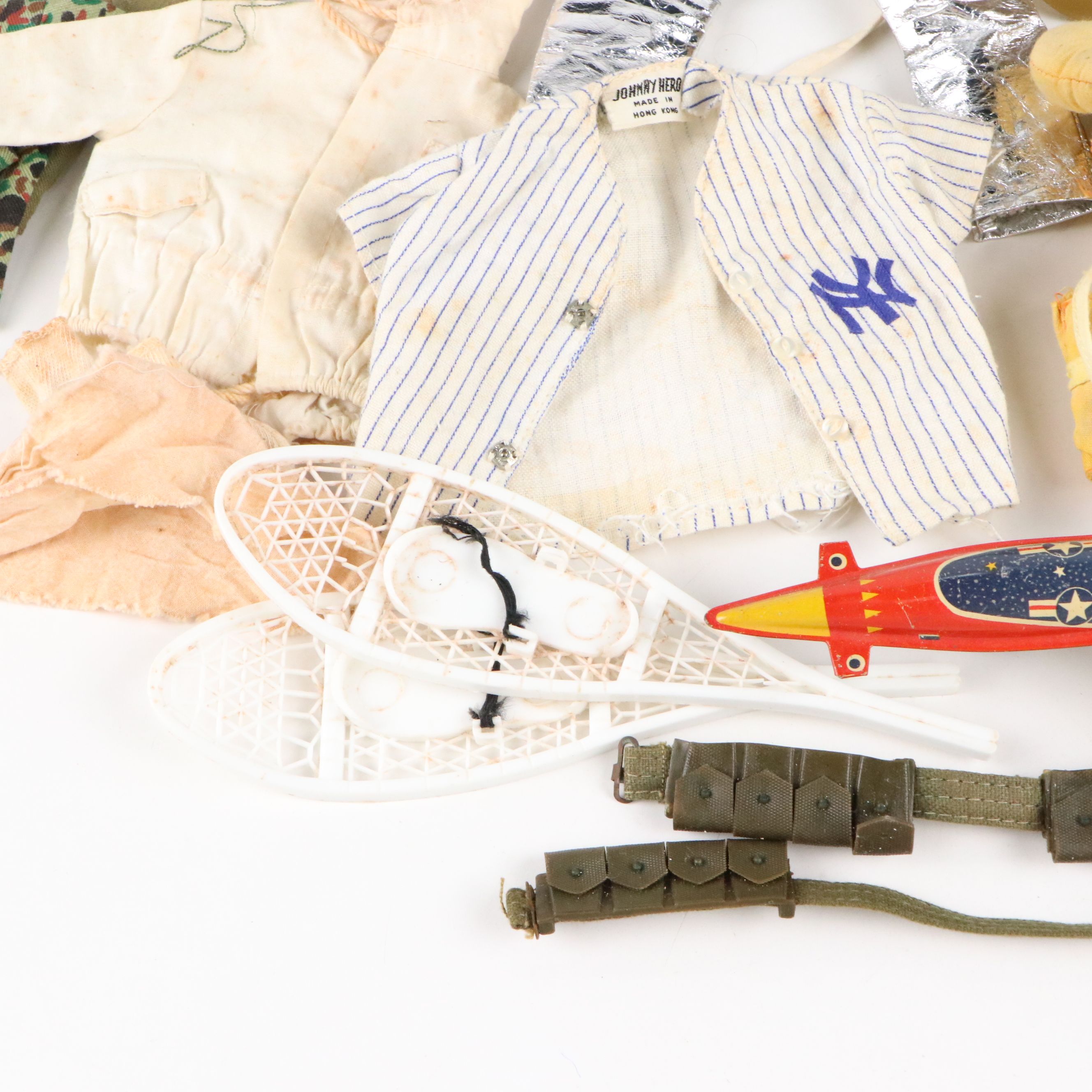 Hasbro G.I. Joe Action Figure with Clothes and Accessories