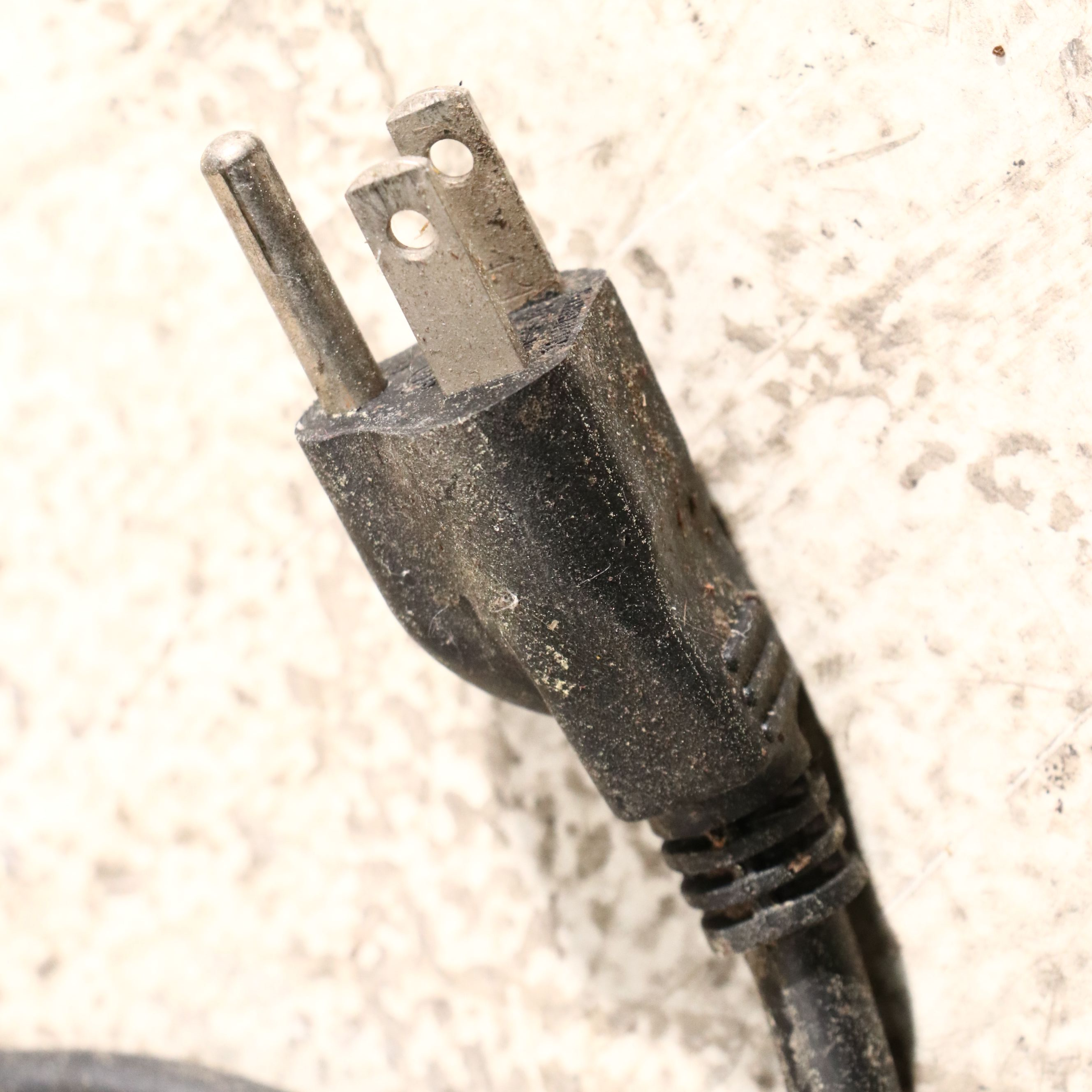 Henri by Stonecasters Lion Head Floor Fountain with Light and Hardware