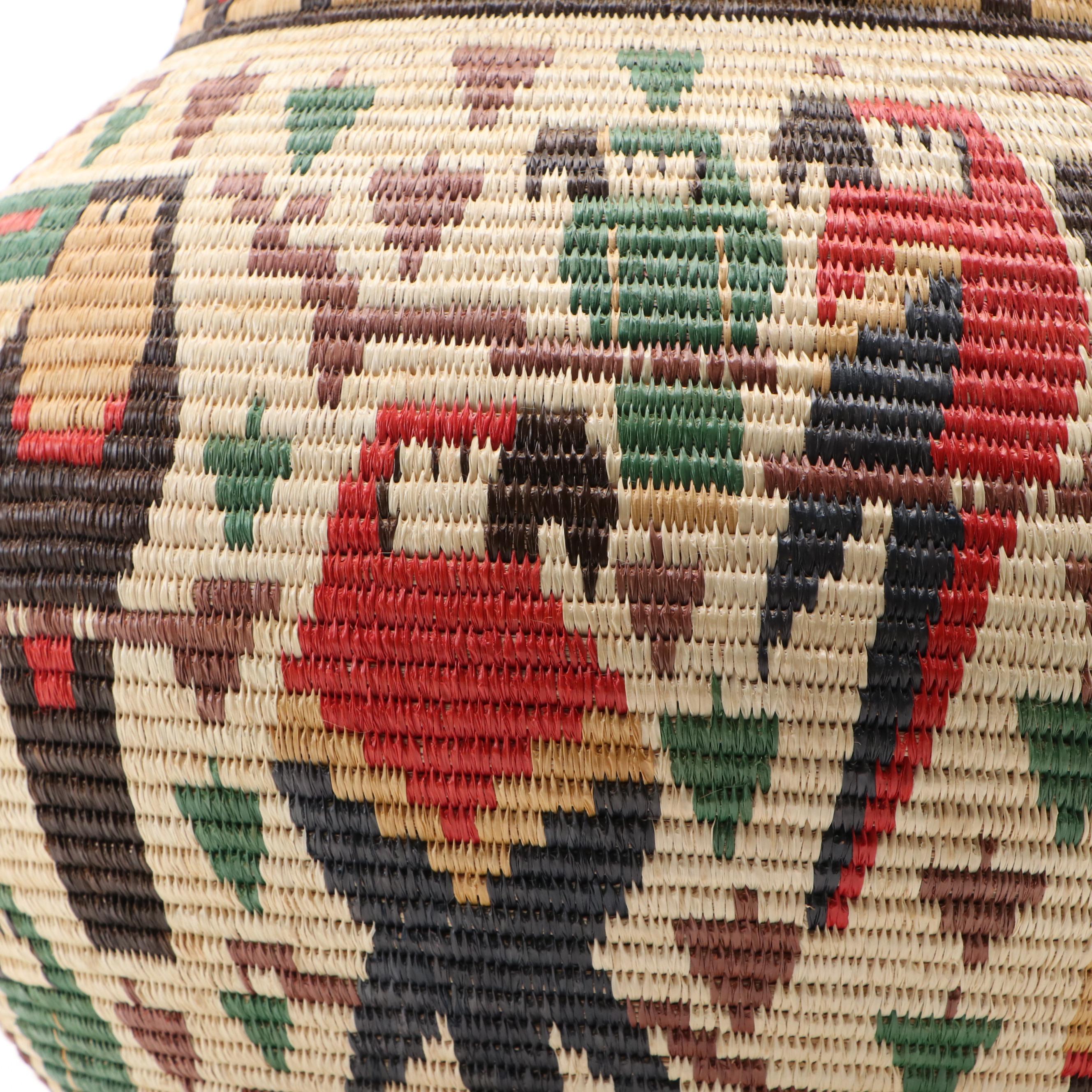 Wounaan "Hösig Di" Tropical Bird Polychrome  Basket