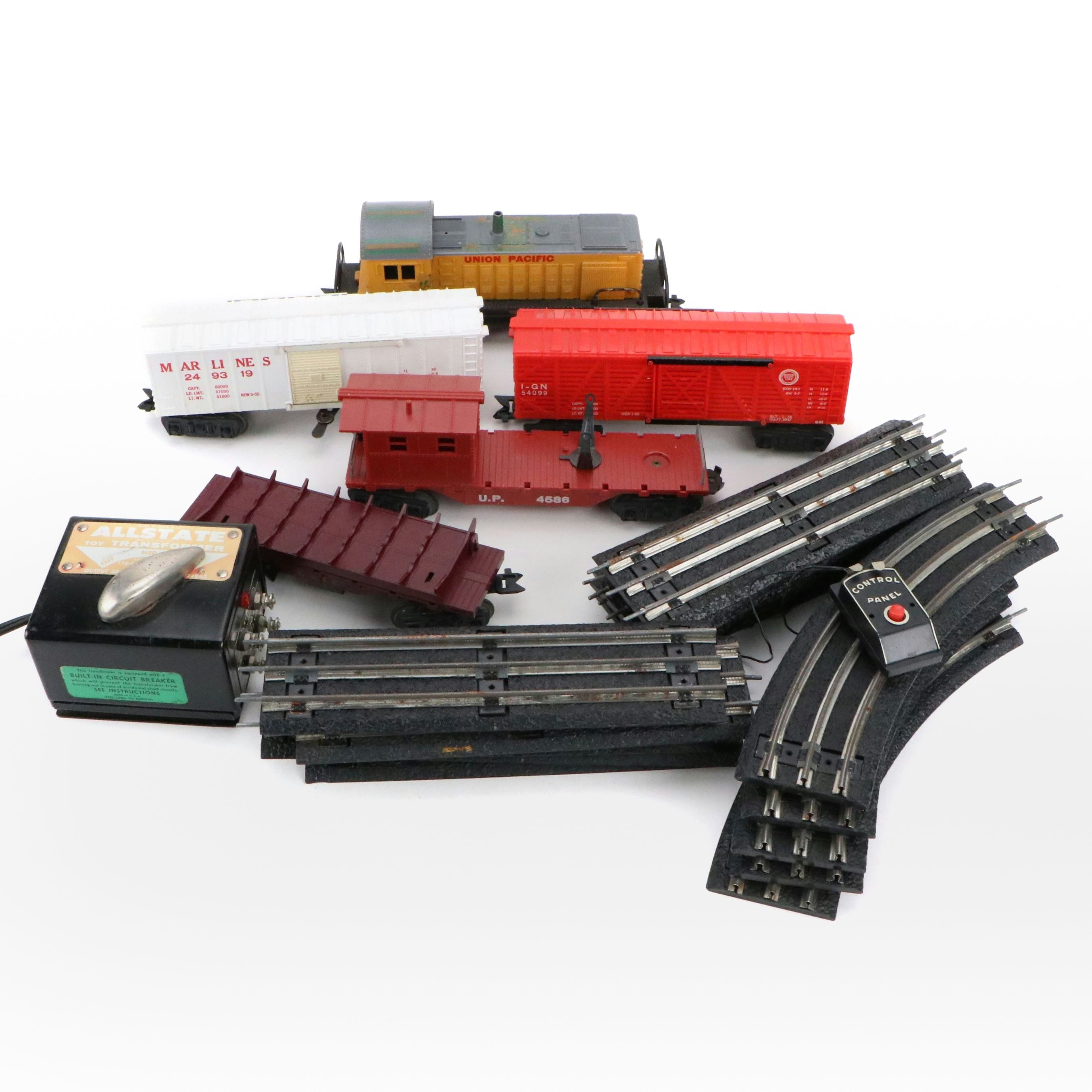 Marx Union Pacific Metal Diesel Switcher with Other O Scale Boxcars and Track