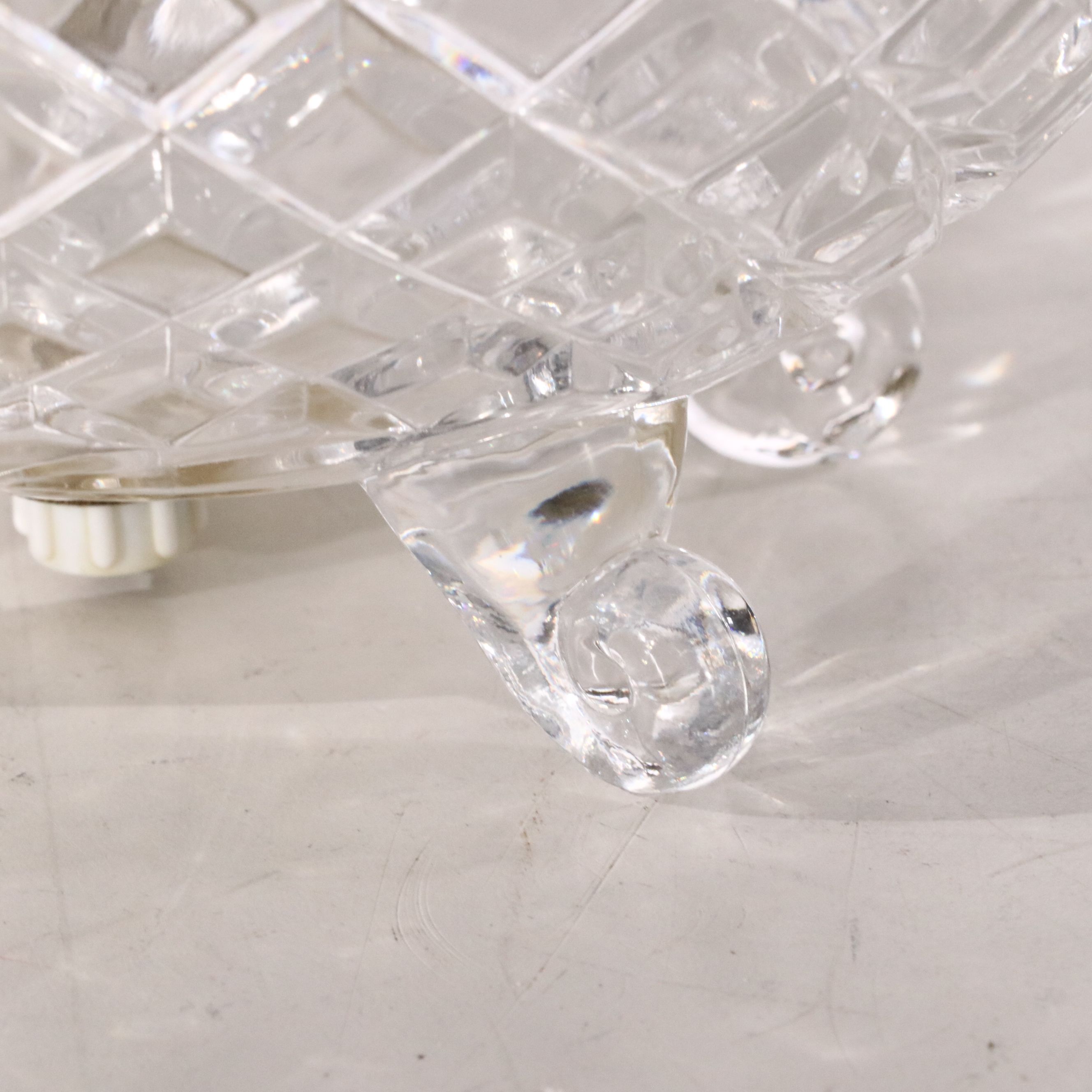 Diamond Quilt Glass Egg Vase with Decorator Shade