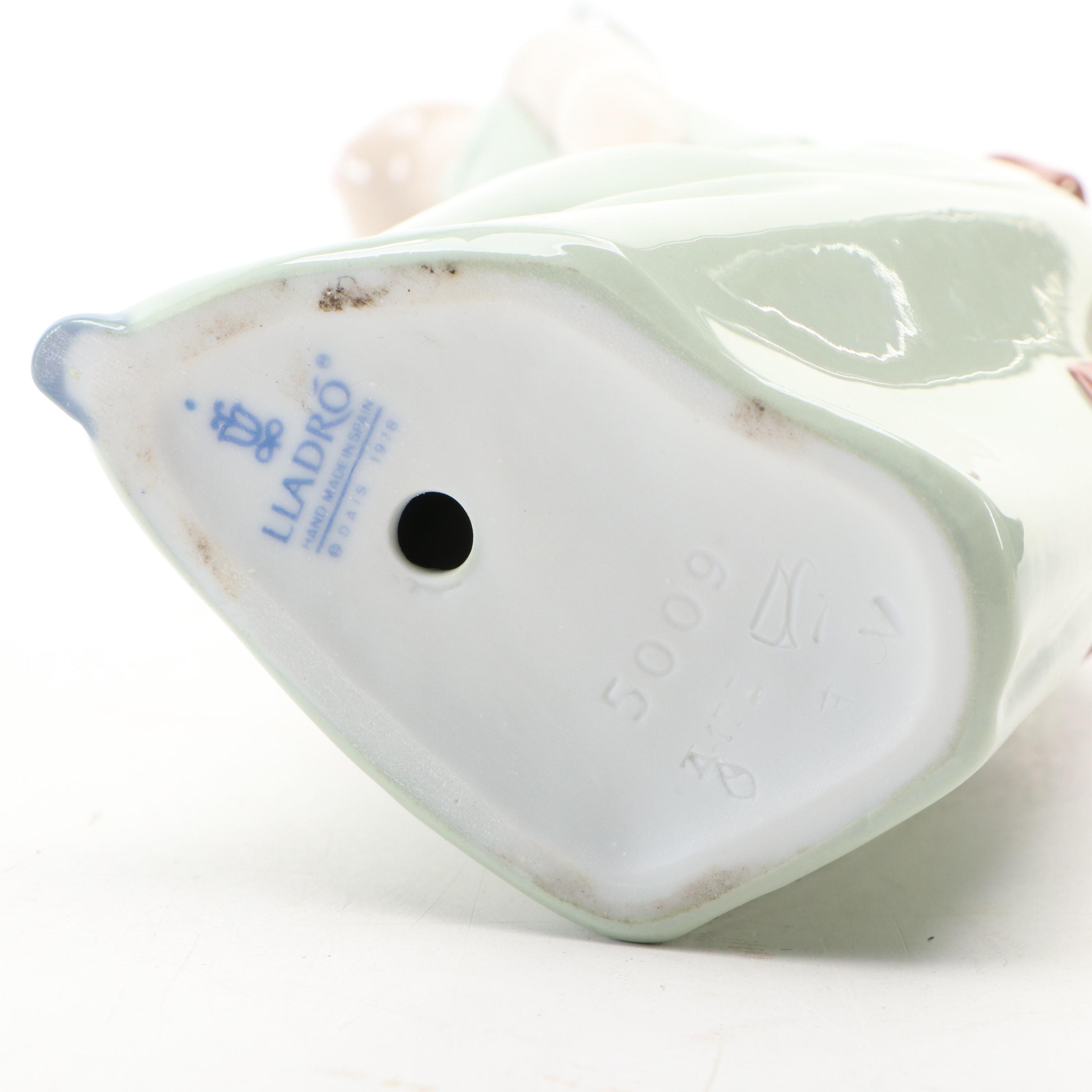 Lladró "Curious Girl with Straw Hat" Porcelain Figurine