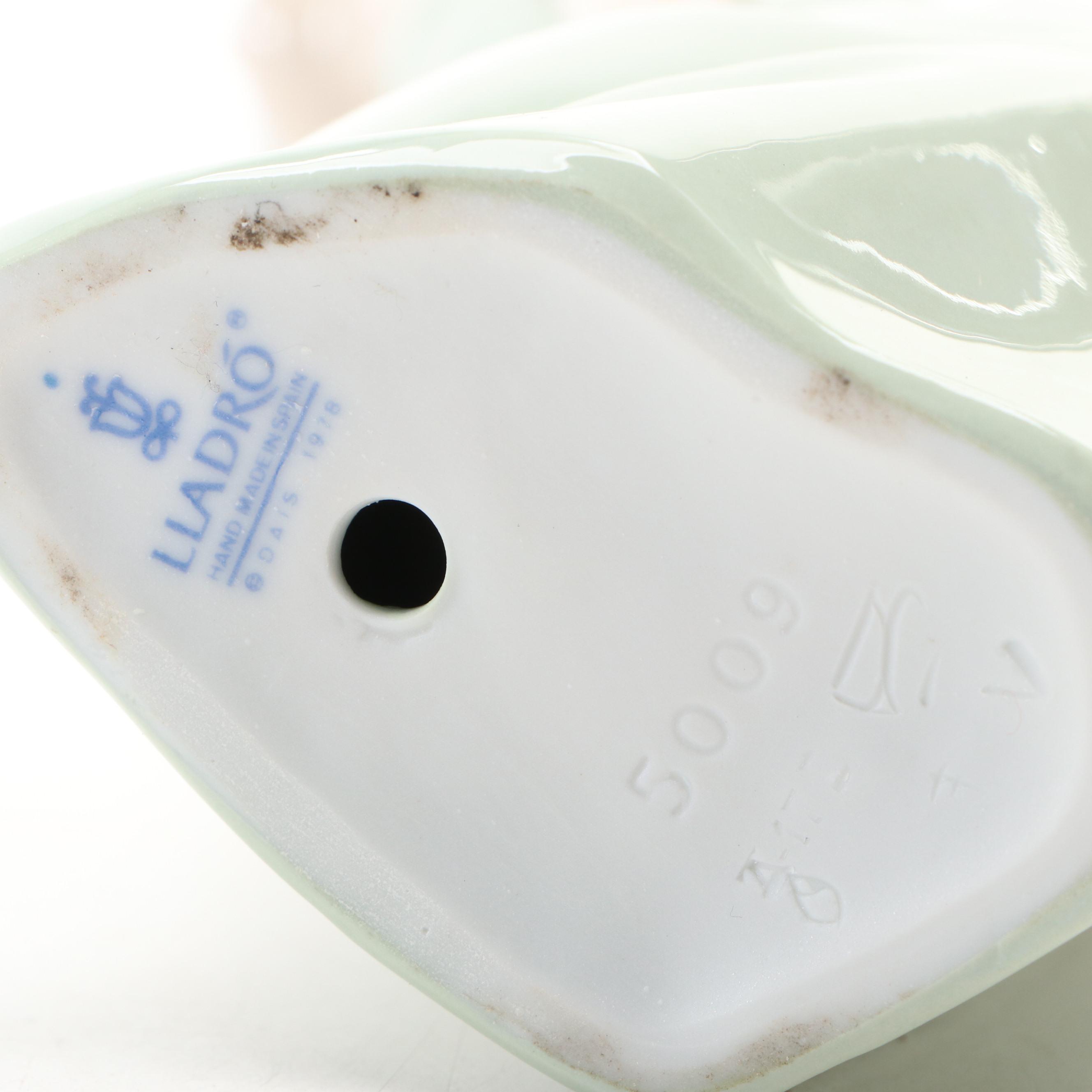 Lladró "Curious Girl with Straw Hat" Porcelain Figurine