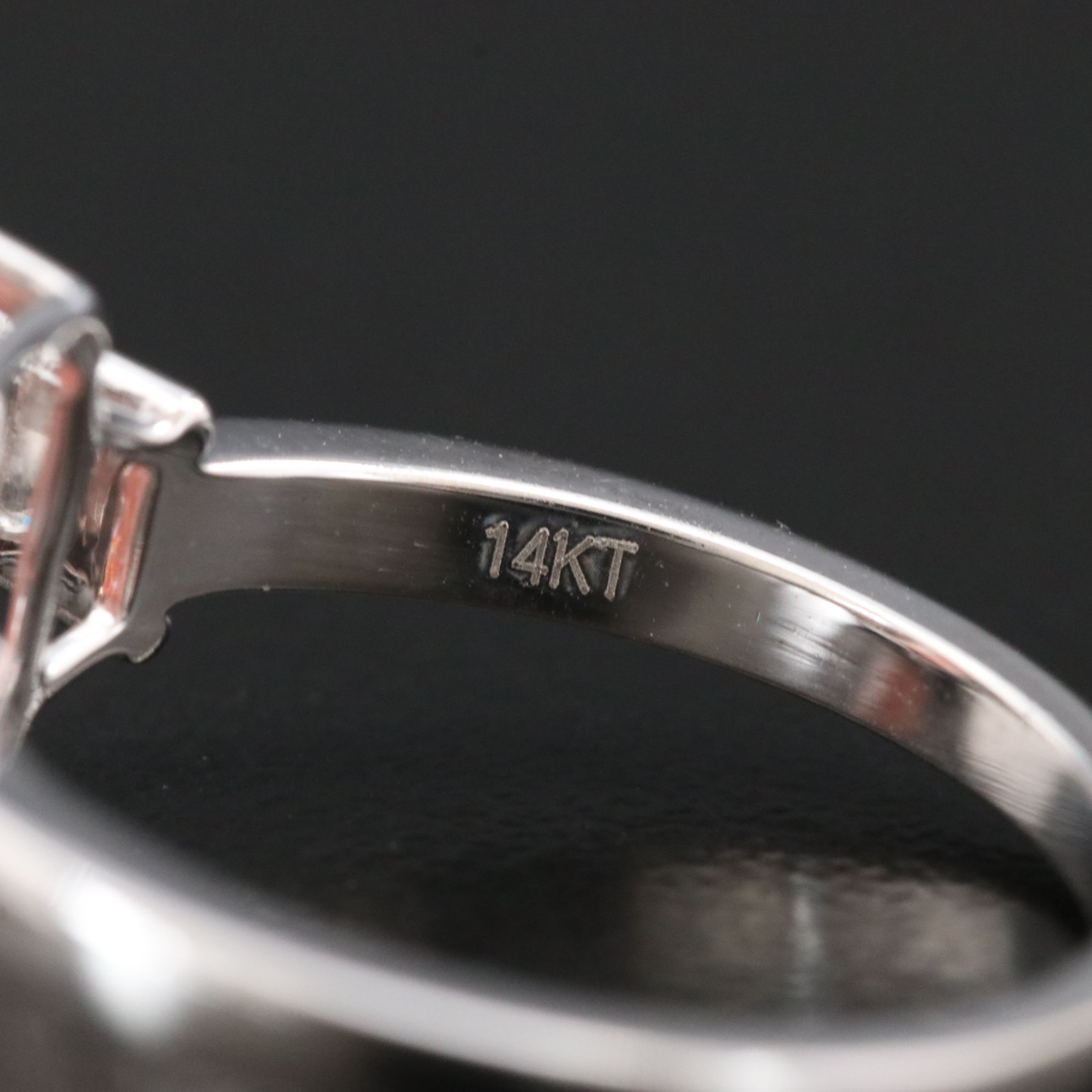 14K 4.00 CTW Lab Grown Diamond Ring with IGI Report and Fancy Vivid Pink