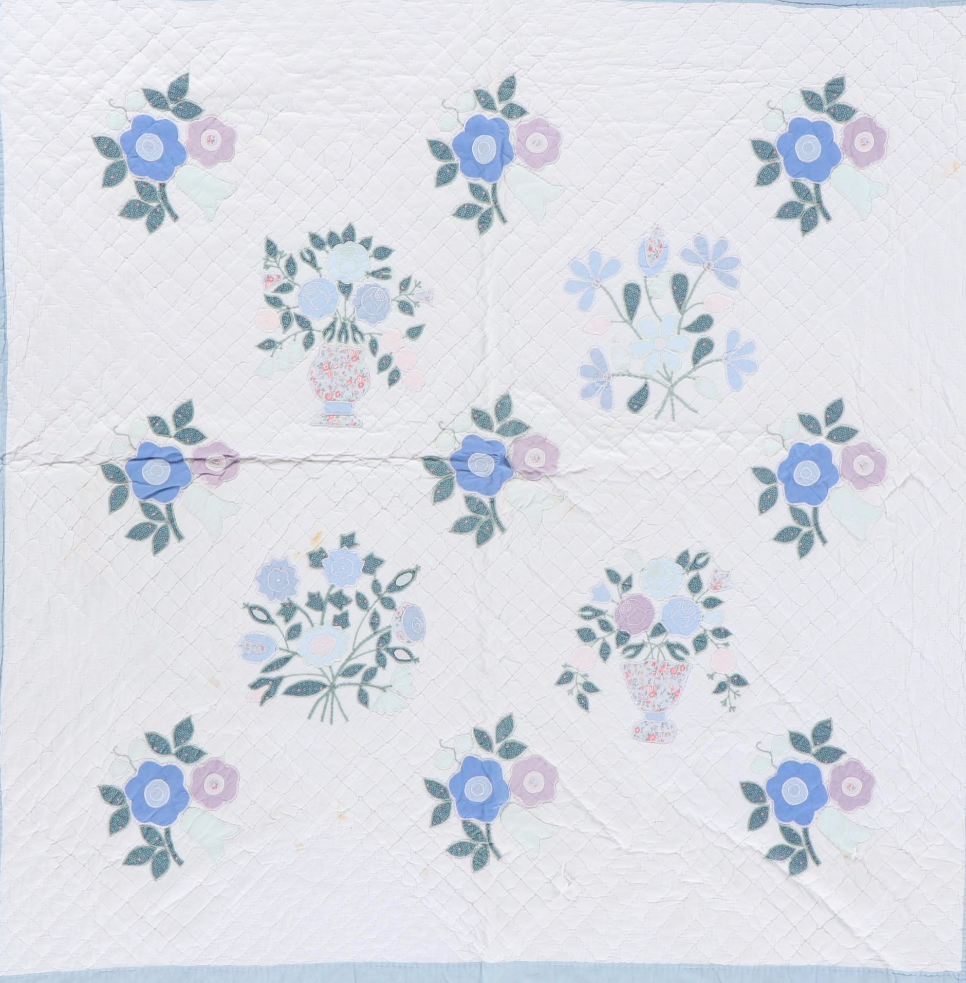Arch Quilts Floral Appliqué Quilt with Scalloped Edges, Late 20th Century