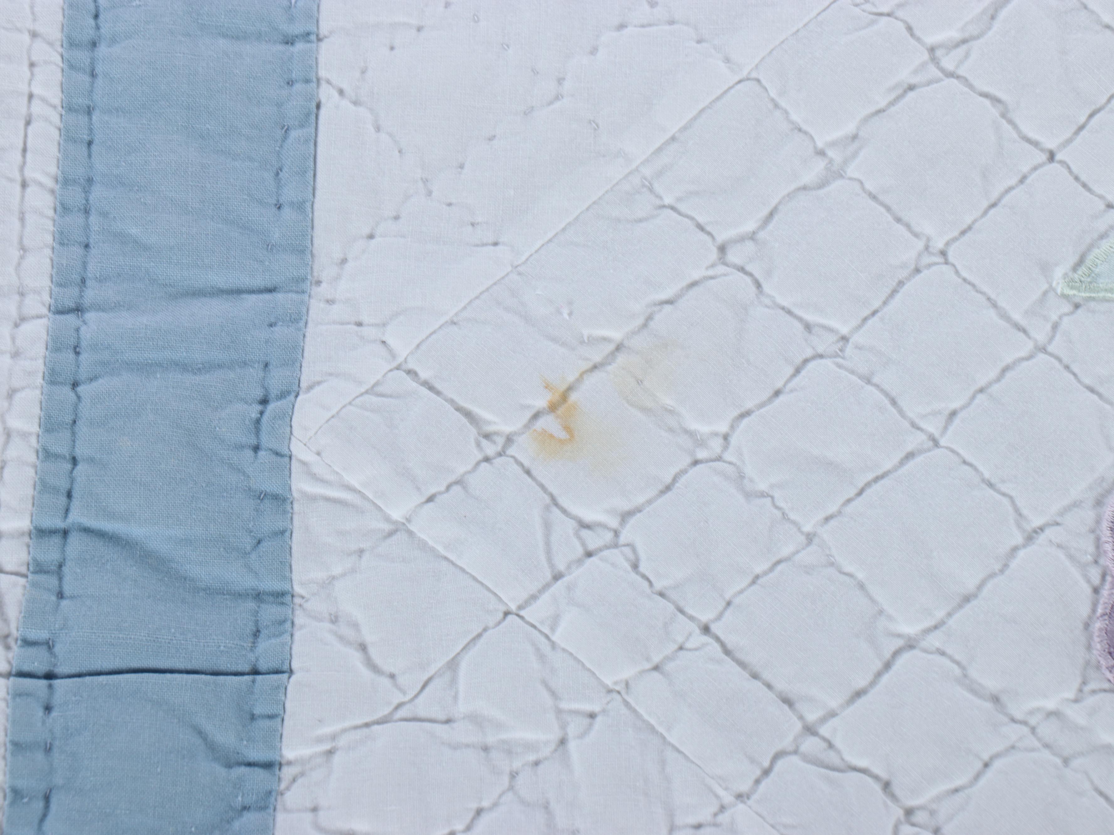 Arch Quilts Floral Appliqué Quilt with Scalloped Edges, Late 20th Century