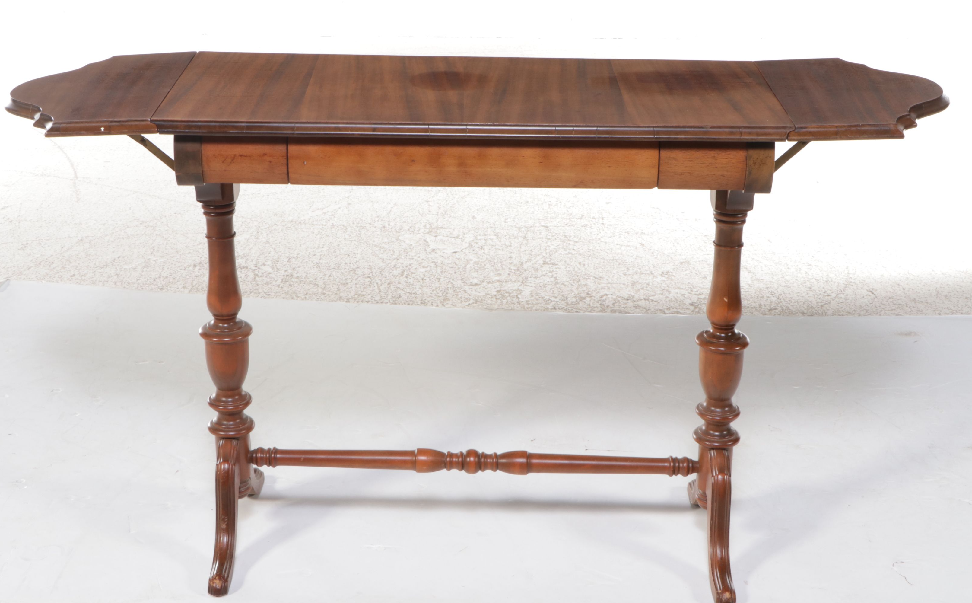 Henshaw's Furniture Mahogany Drop-Leaf Hall Table