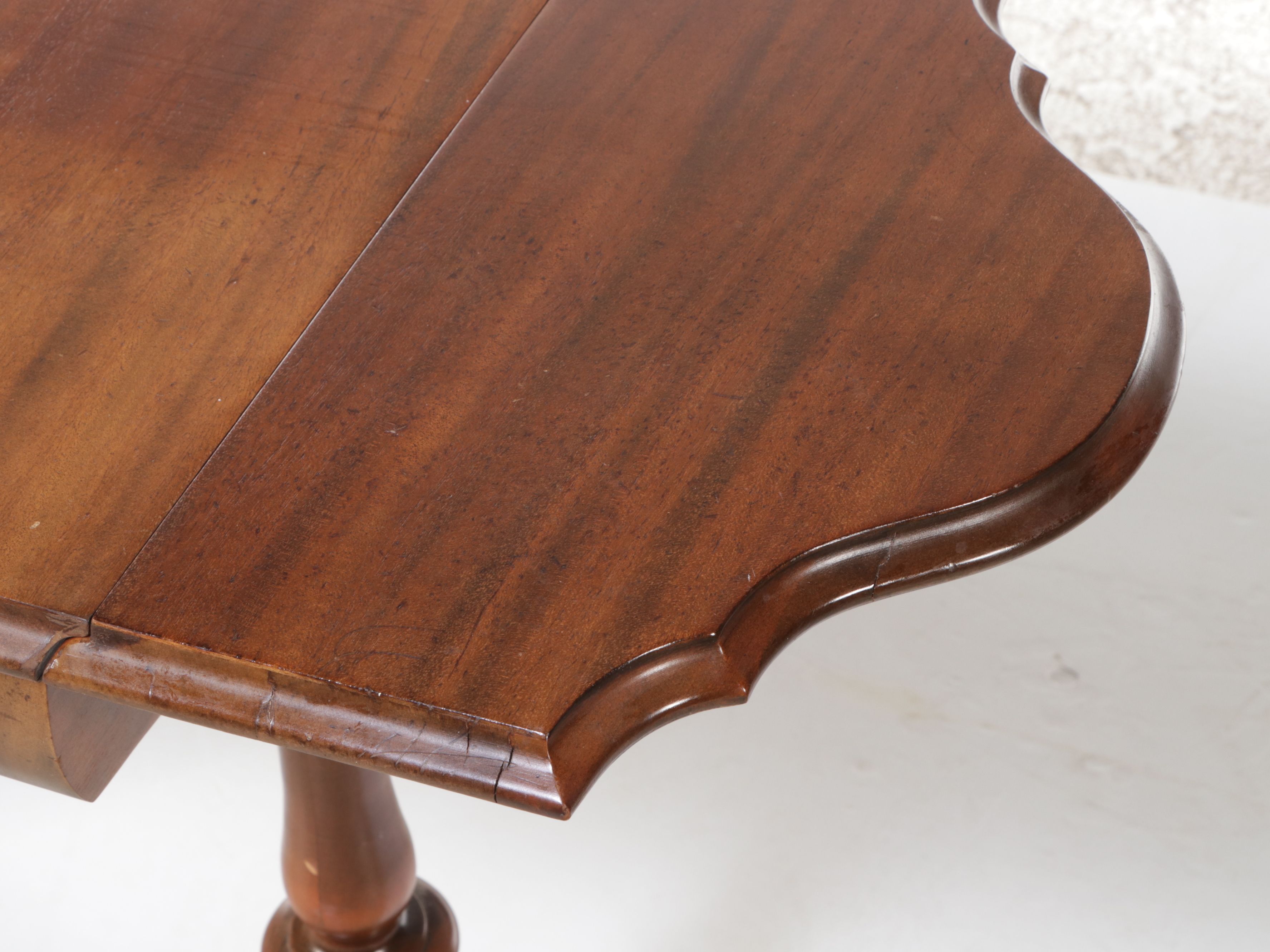 Henshaw's Furniture Mahogany Drop-Leaf Hall Table