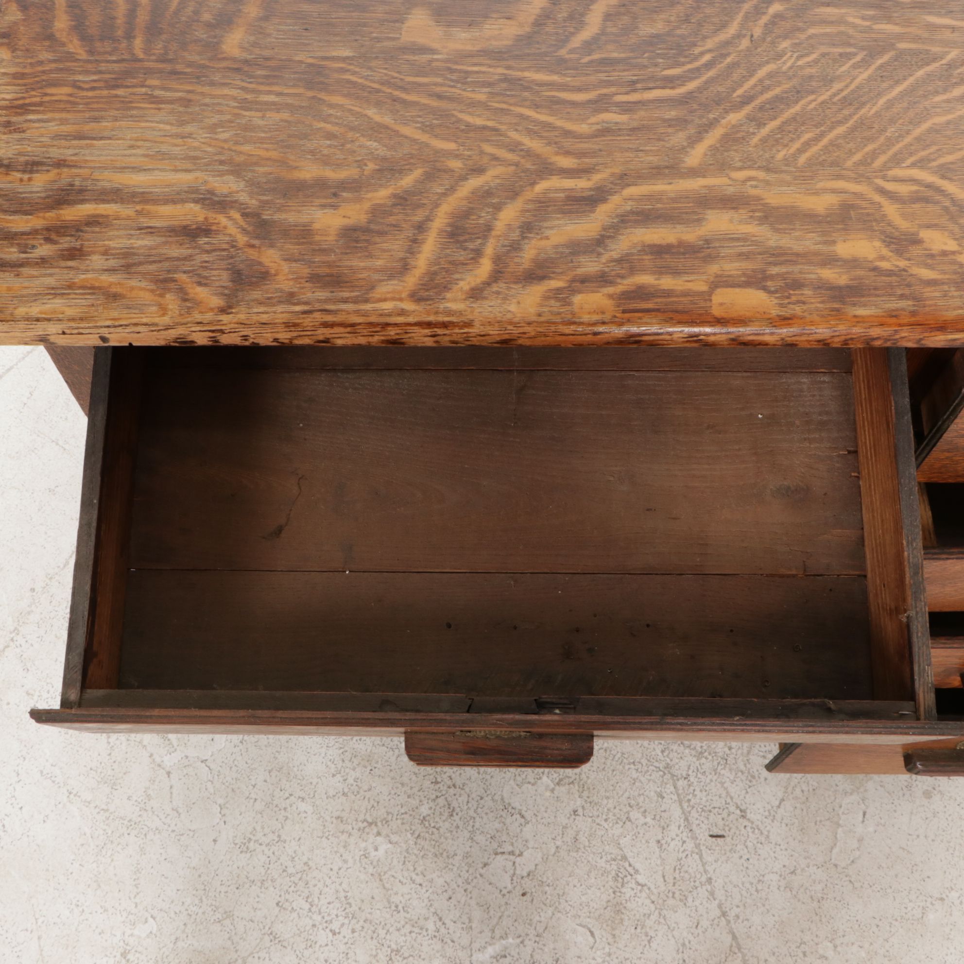 Quarter Sawn Oak Desk, Early 20th Century