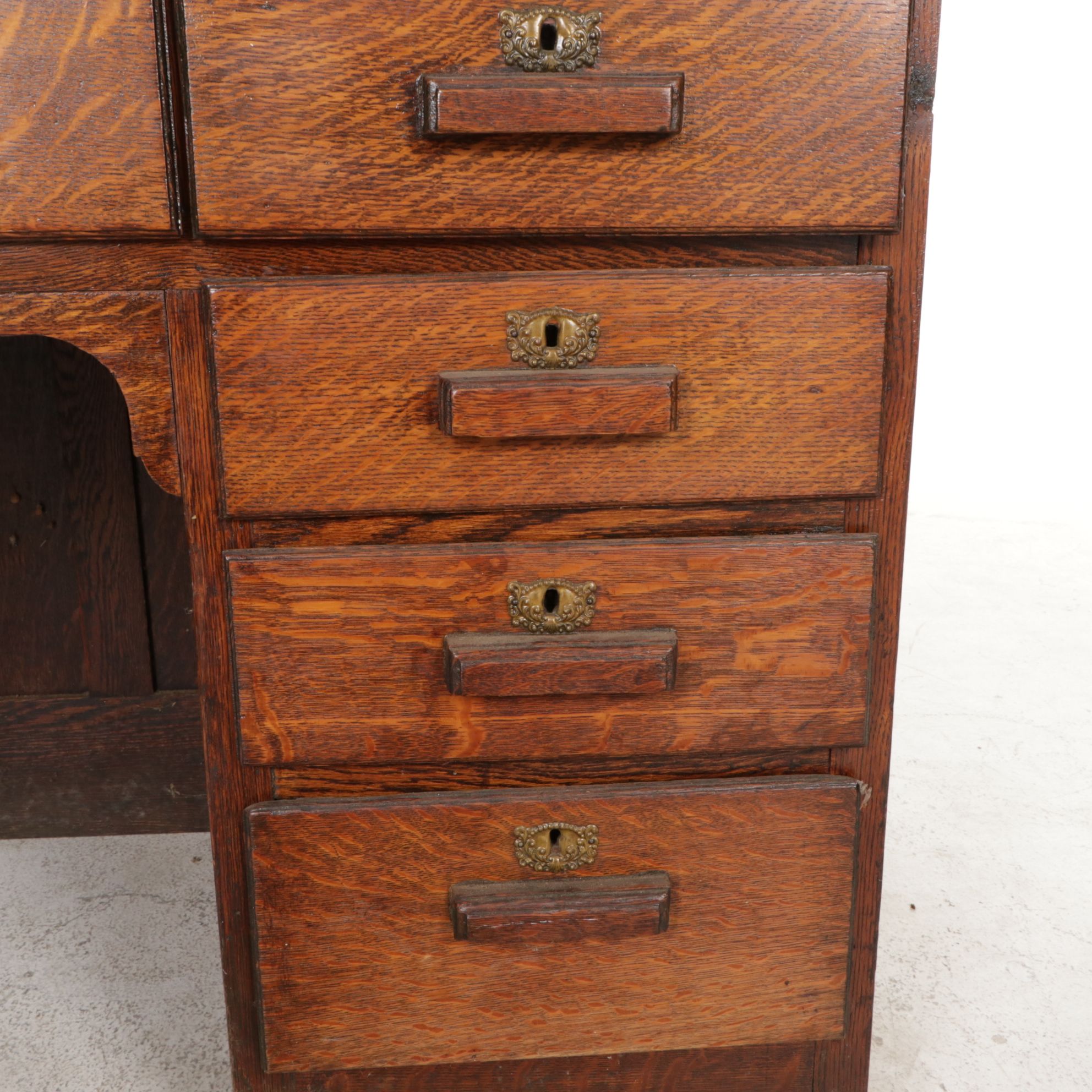 Quarter Sawn Oak Desk, Early 20th Century