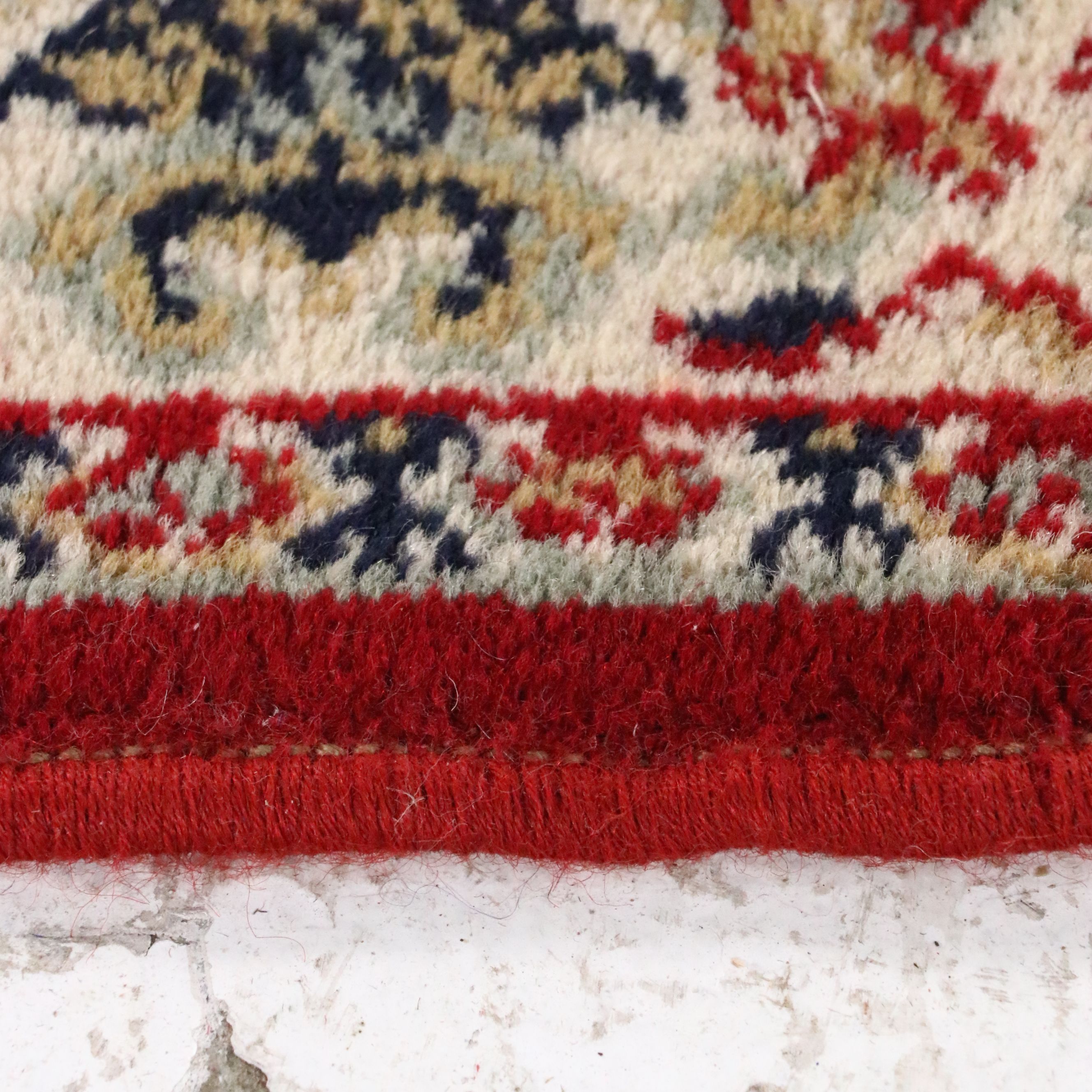 2' x 4'4 Machine Made Persian Style Accent Rug