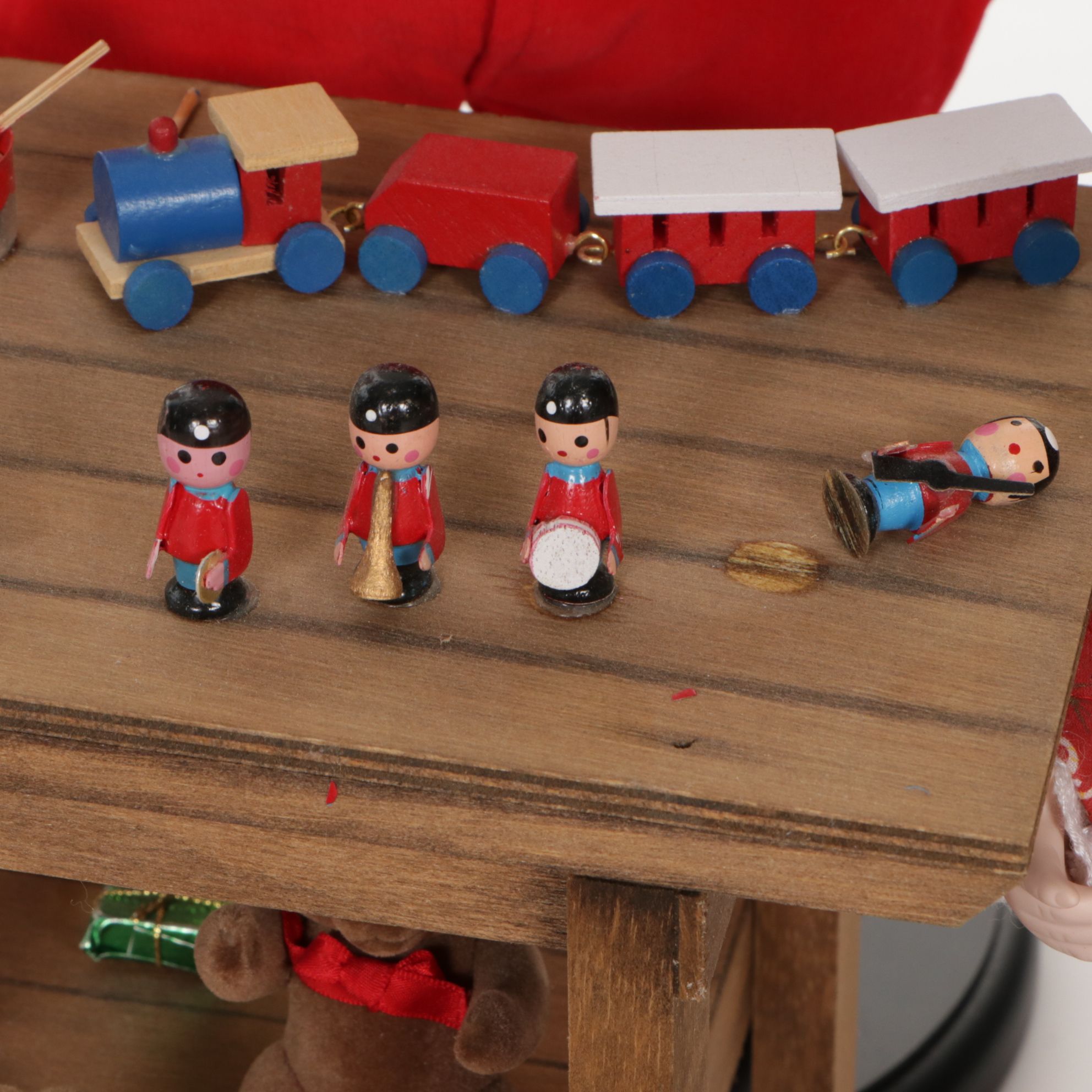 Santa Claus and His Workbench with Mrs. Claus and Holiday Dolls by Danbury Mint