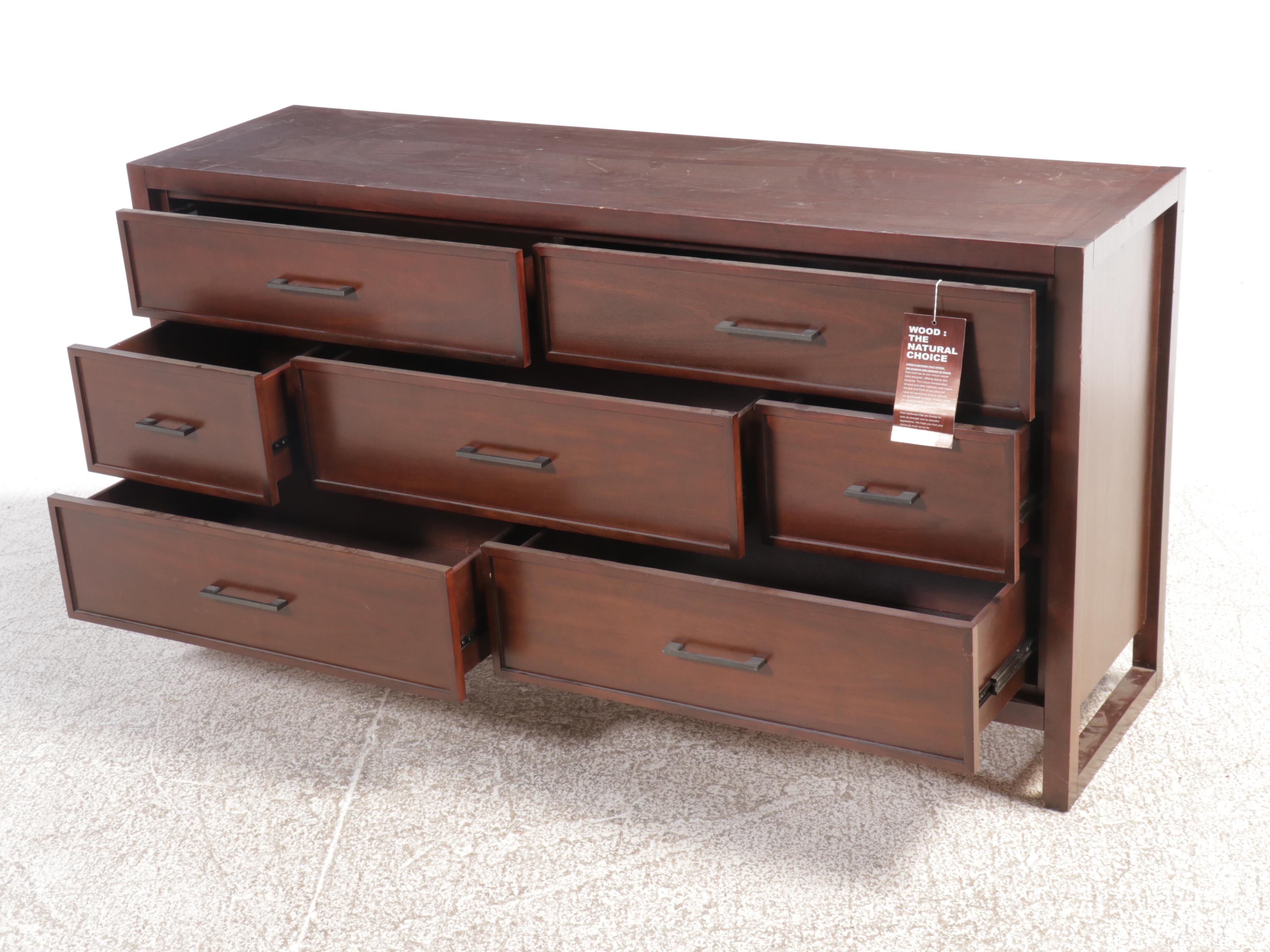 Casana Traditional Style Chest of Drawers