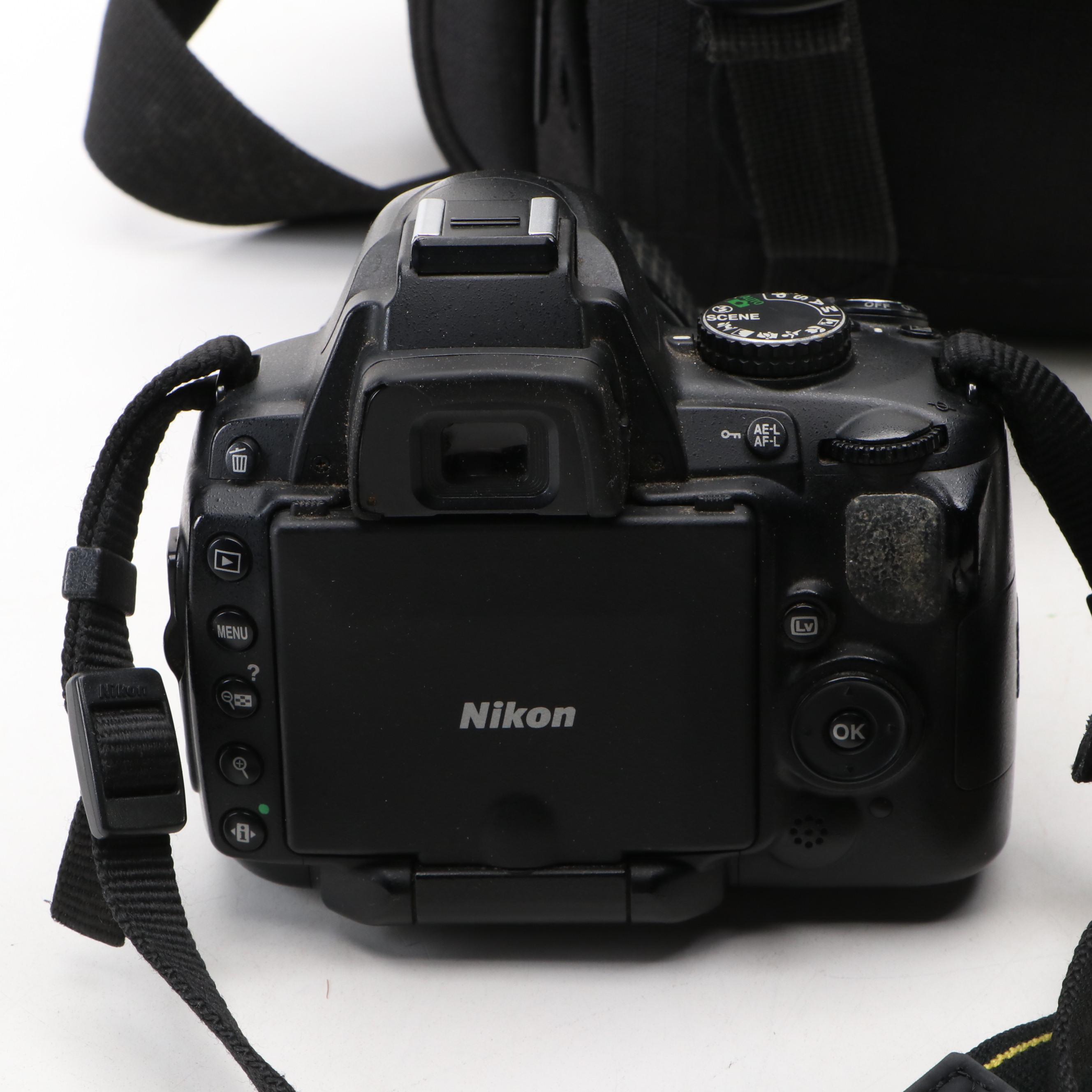 Nikon D5000 DSLR Camera with Lens and Camera Bag