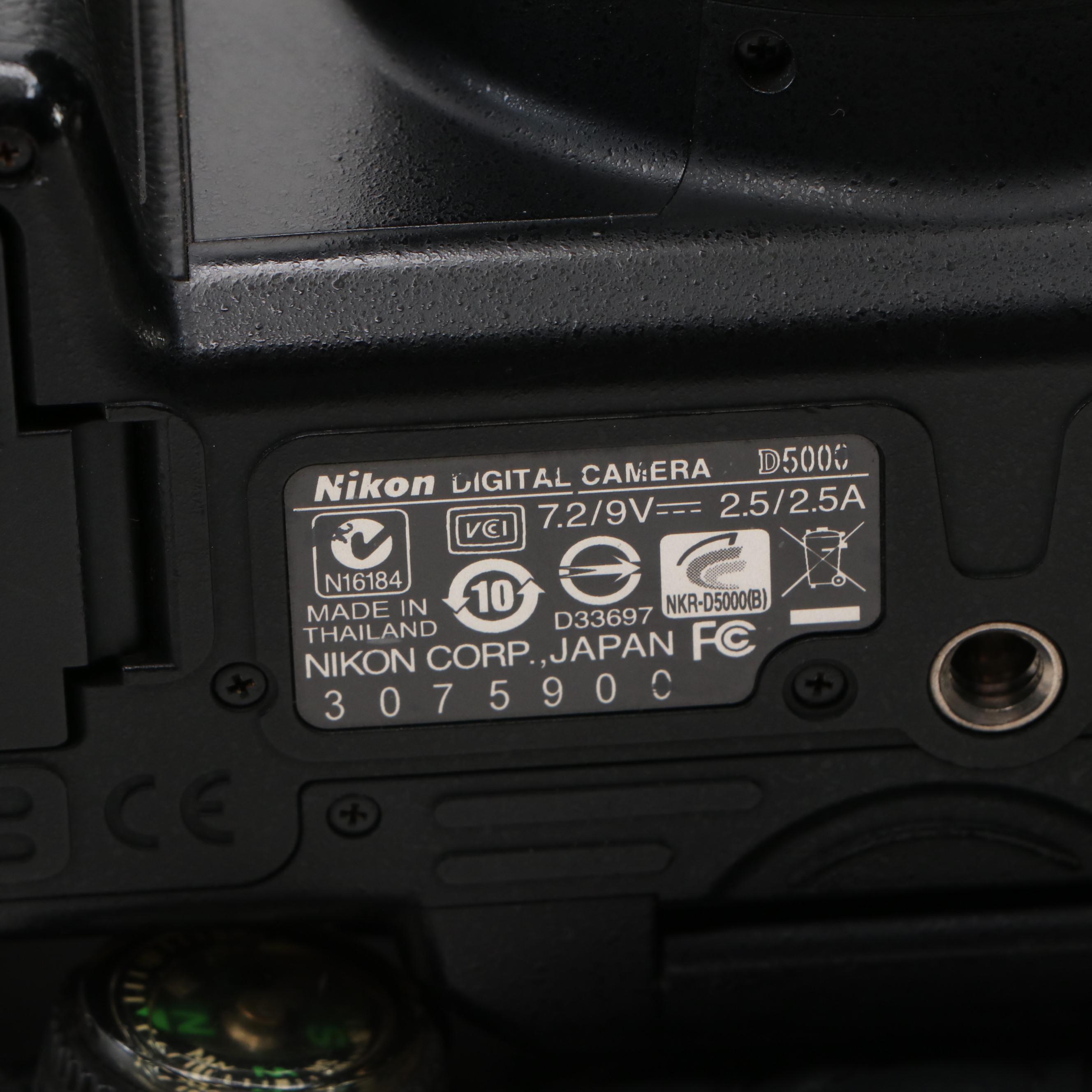 Nikon D5000 DSLR Camera with Lens and Camera Bag