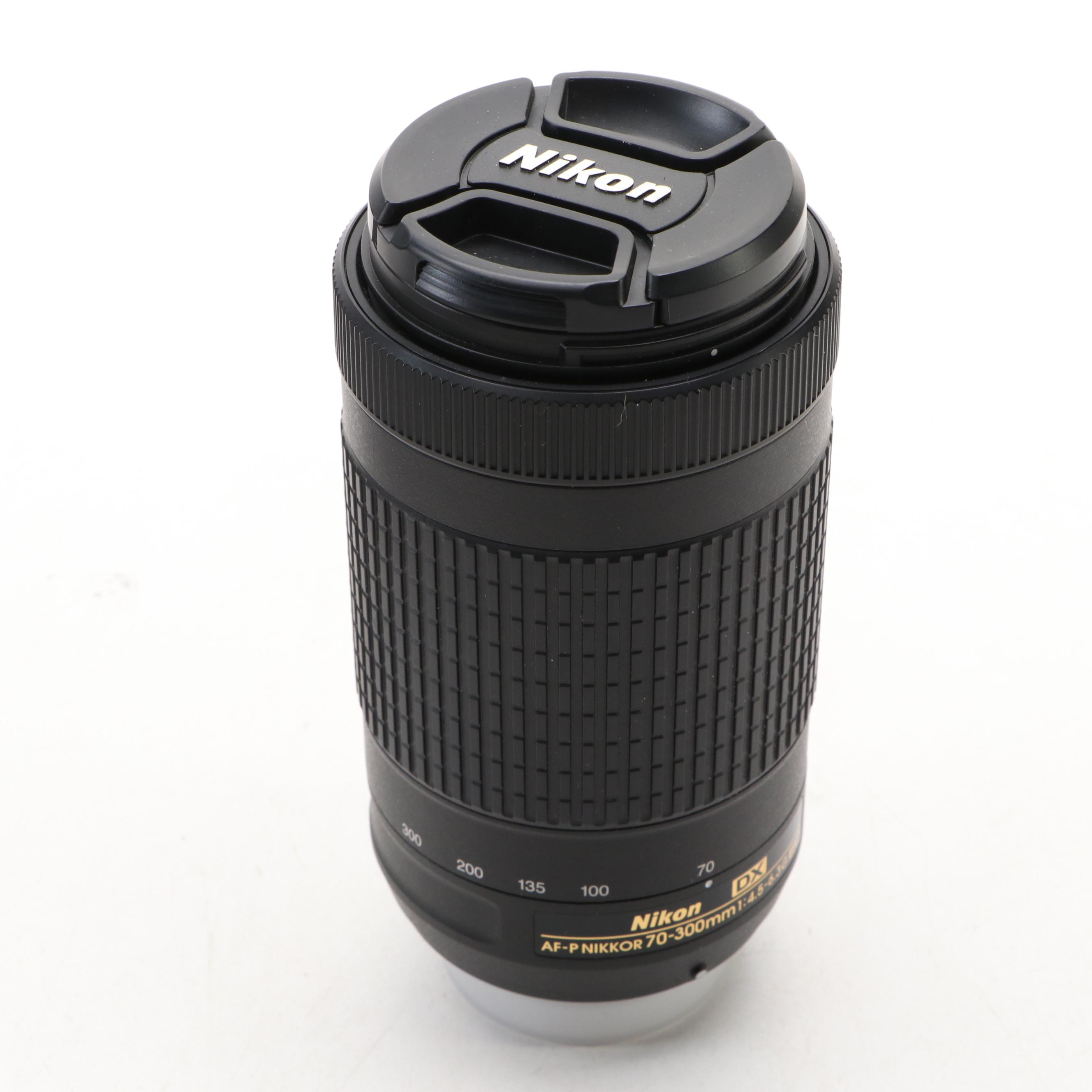 Nikon D5000 DSLR Camera with Lens and Camera Bag