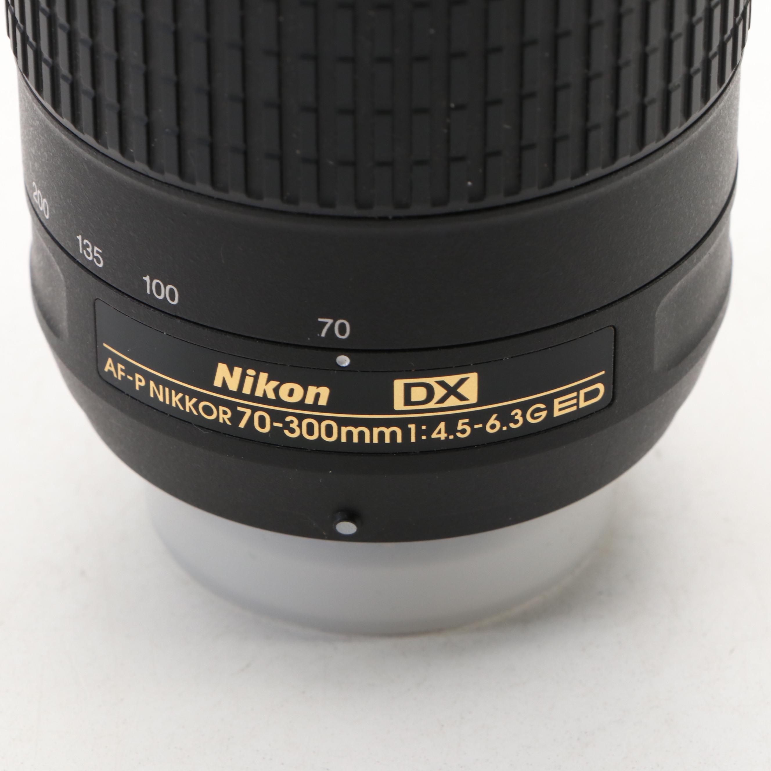 Nikon D5000 DSLR Camera with Lens and Camera Bag