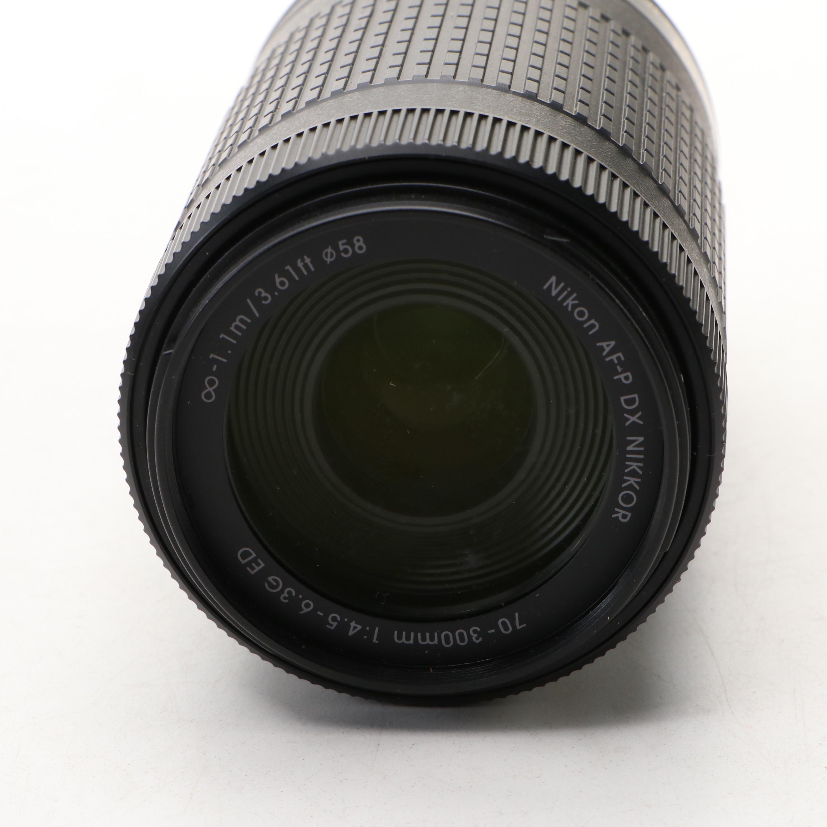 Nikon D5000 DSLR Camera with Lens and Camera Bag