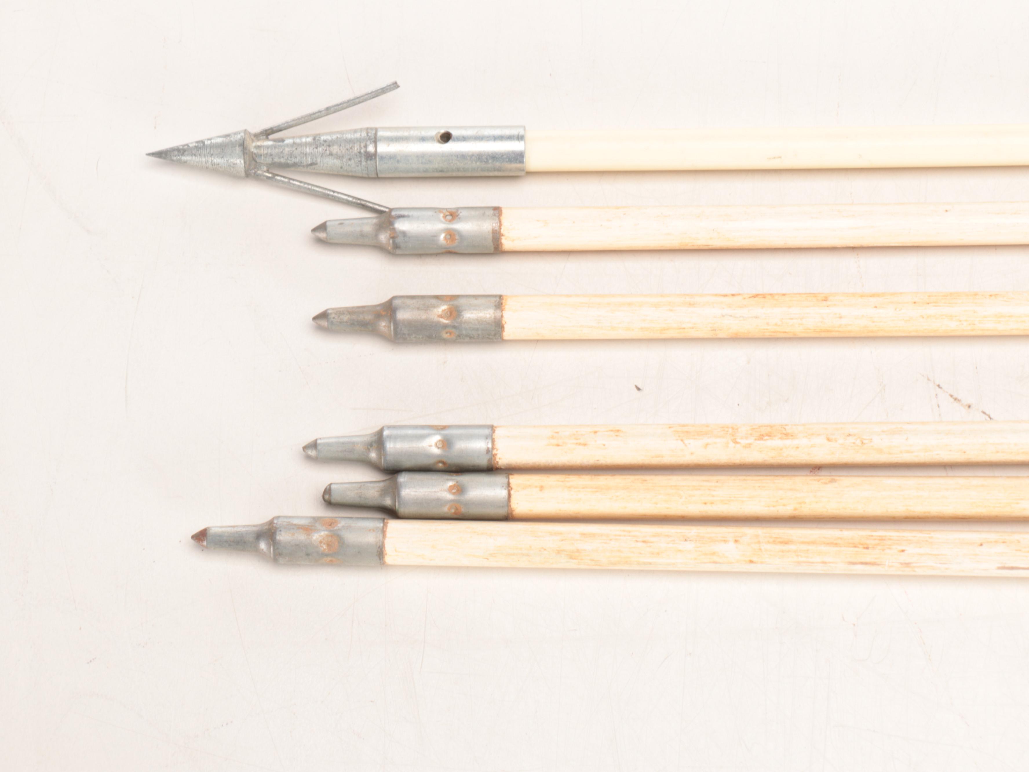 Kodiak Hunter "Bear" Recurve Bow with AG-900 Gordon Glass Arrows