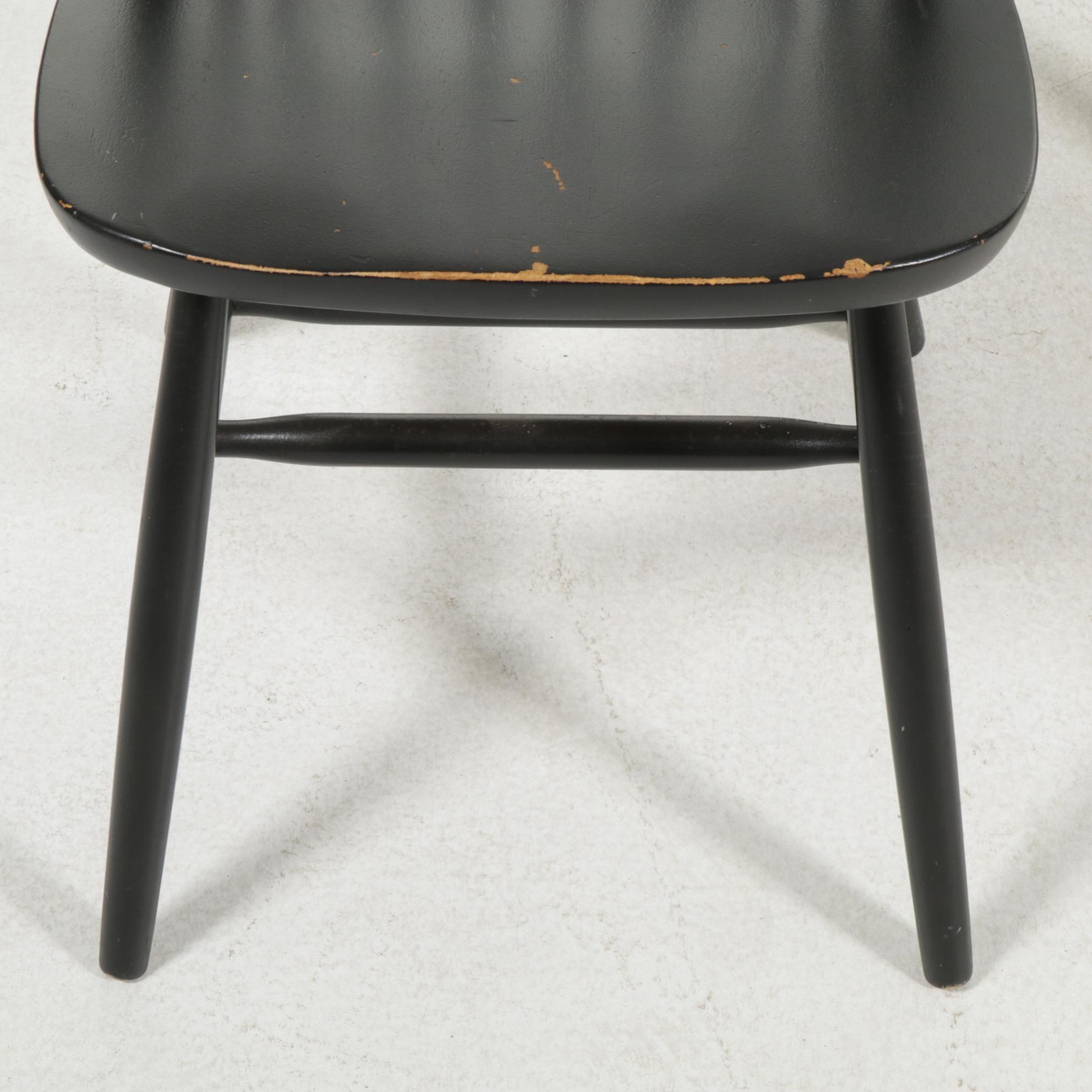 Six Black-Painted Bow-Back Windsor Dining Chairs, Late 20th to 21st Century