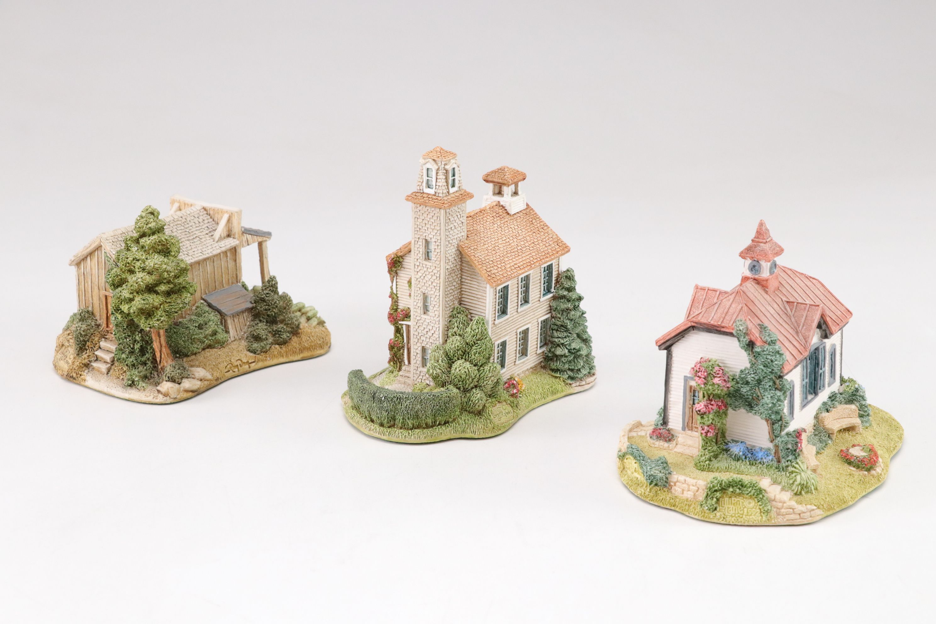 Six Lilliput Lane Buildings with "Roadside Coolers" and "Snowdon Lodge"