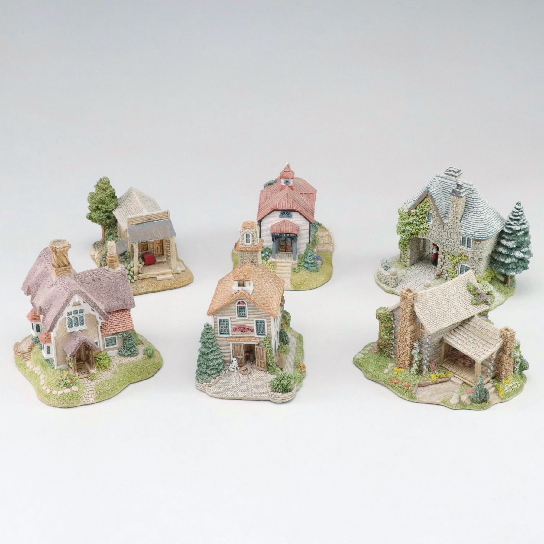 Six Lilliput Lane Buildings with "Roadside Coolers" and "Snowdon Lodge"