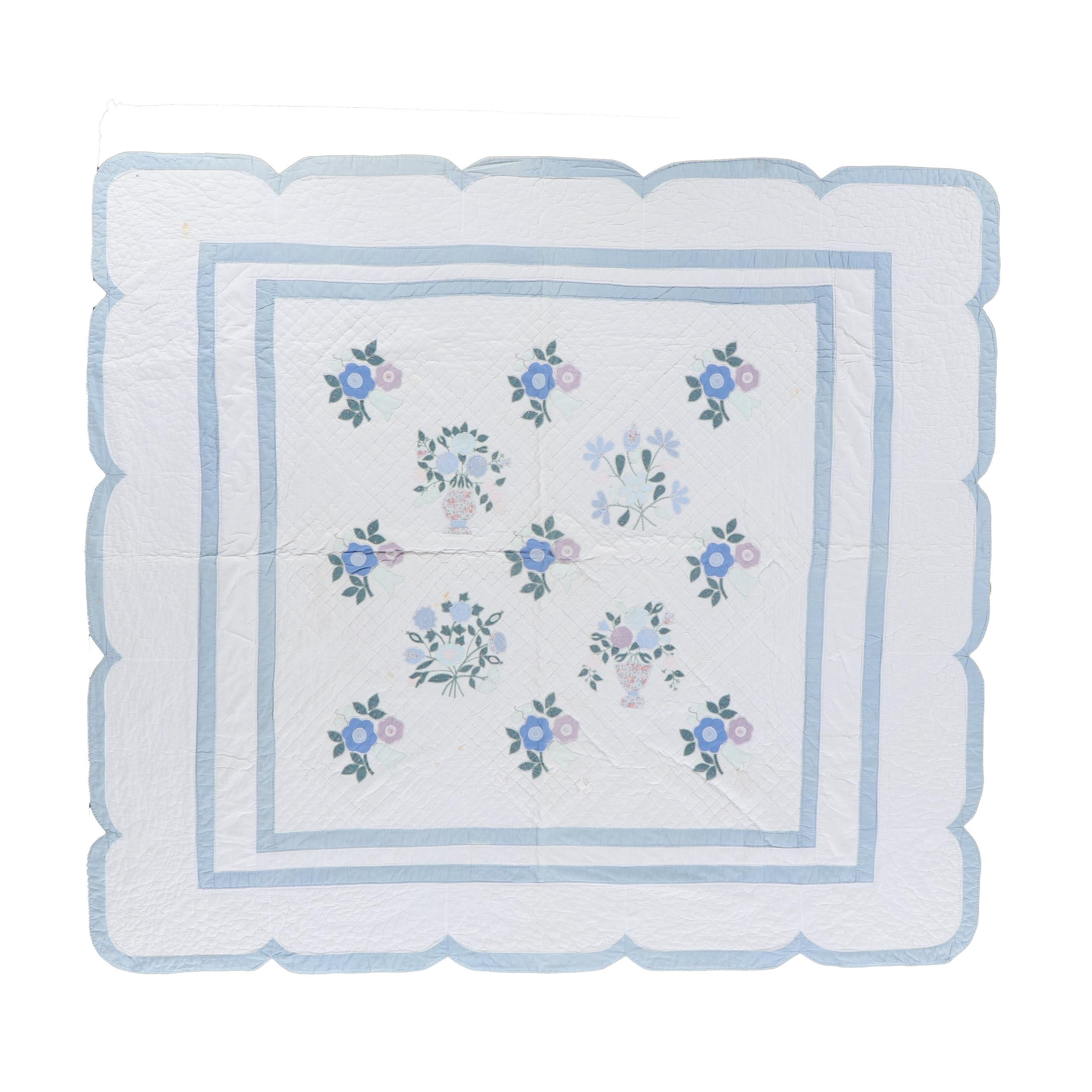 Arch Quilts Floral Appliqué Quilt with Scalloped Edges, Late 20th Century