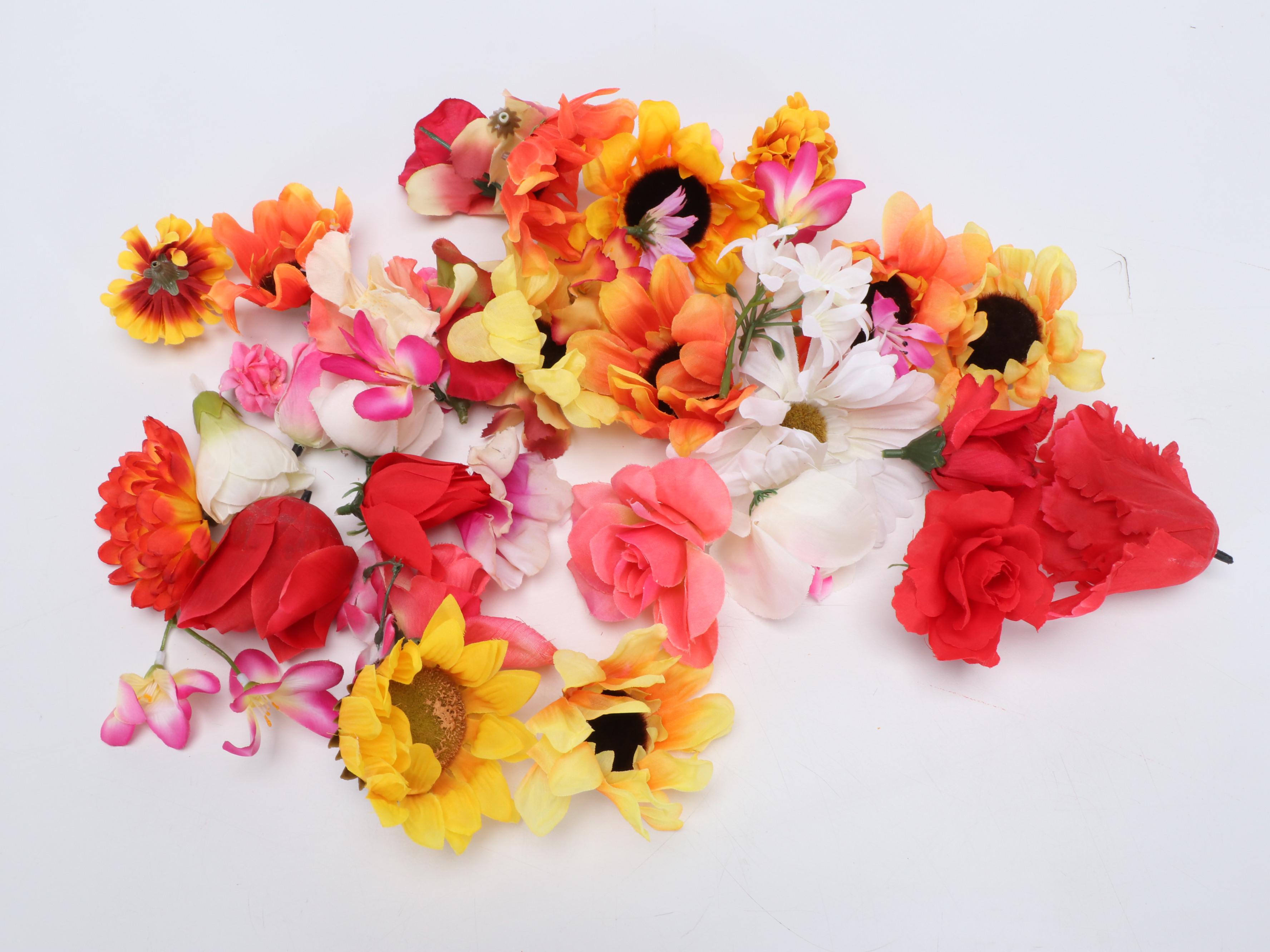 Polychrome Decorated "Welcome" Decoration with Grapevine Wreaths and More Décor