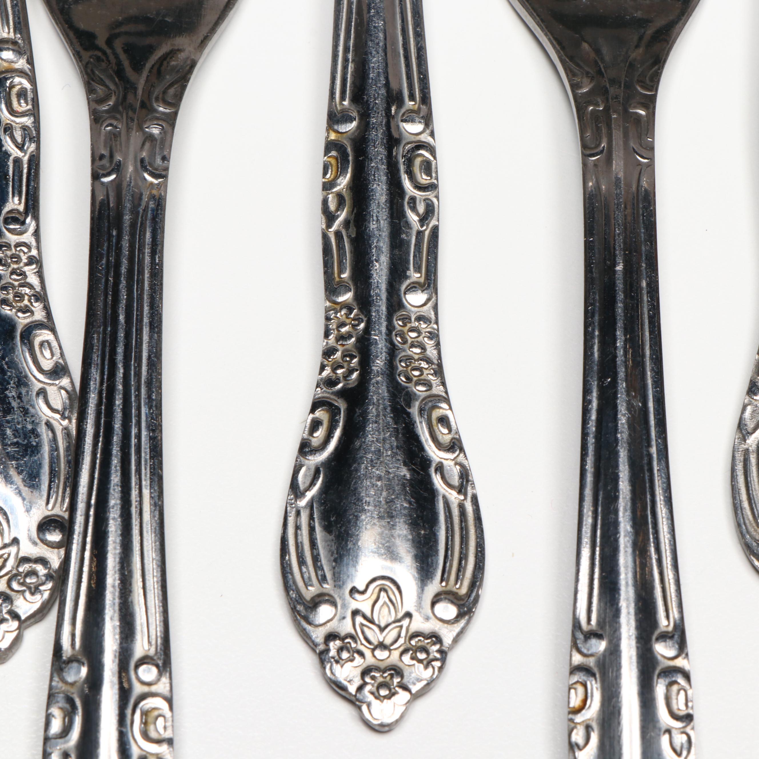 Grenada Porcelain Roaster Pan with Other Kitchen Accessories