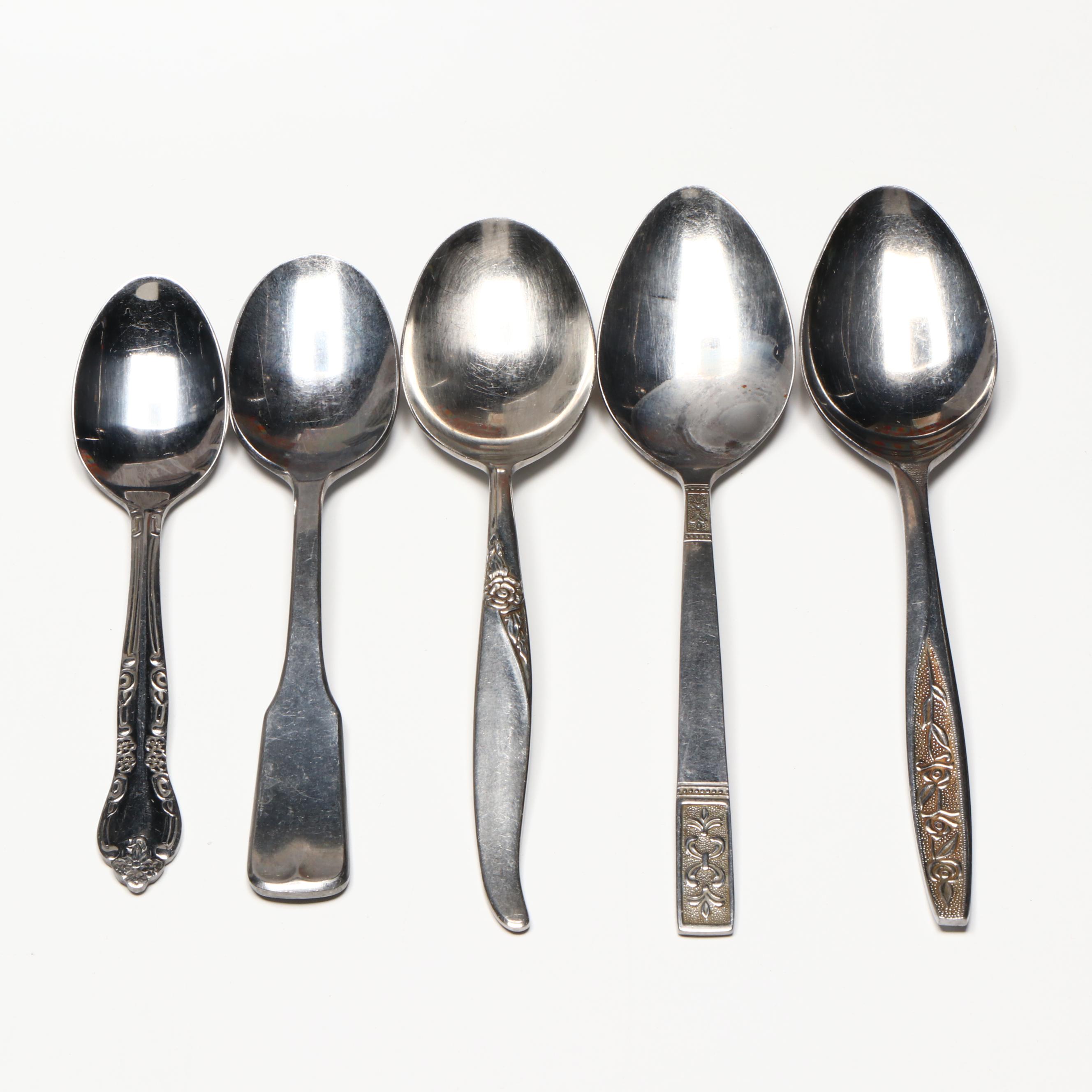 Grenada Porcelain Roaster Pan with Other Kitchen Accessories