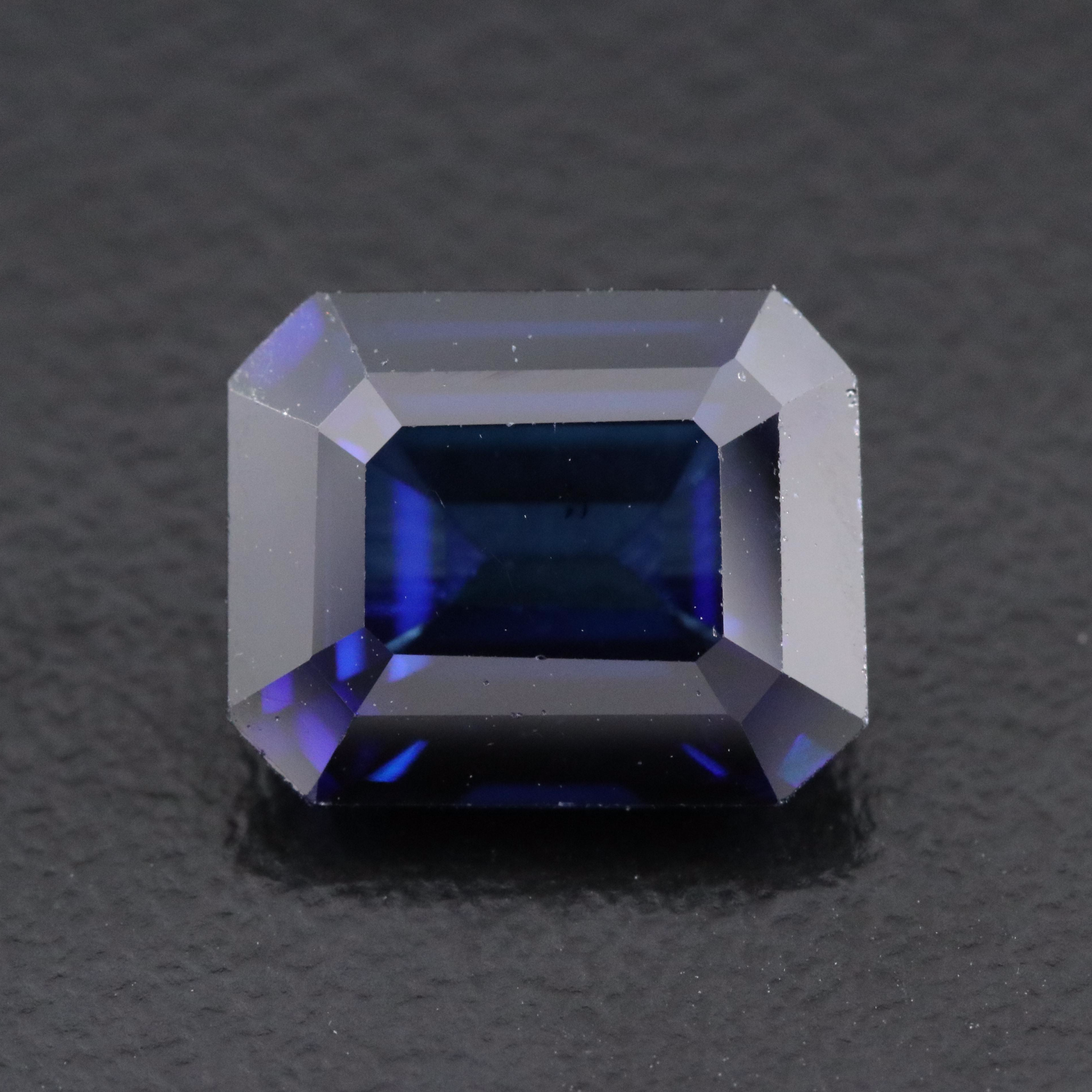 Loose 5.56 CT Lab Grown Sapphire