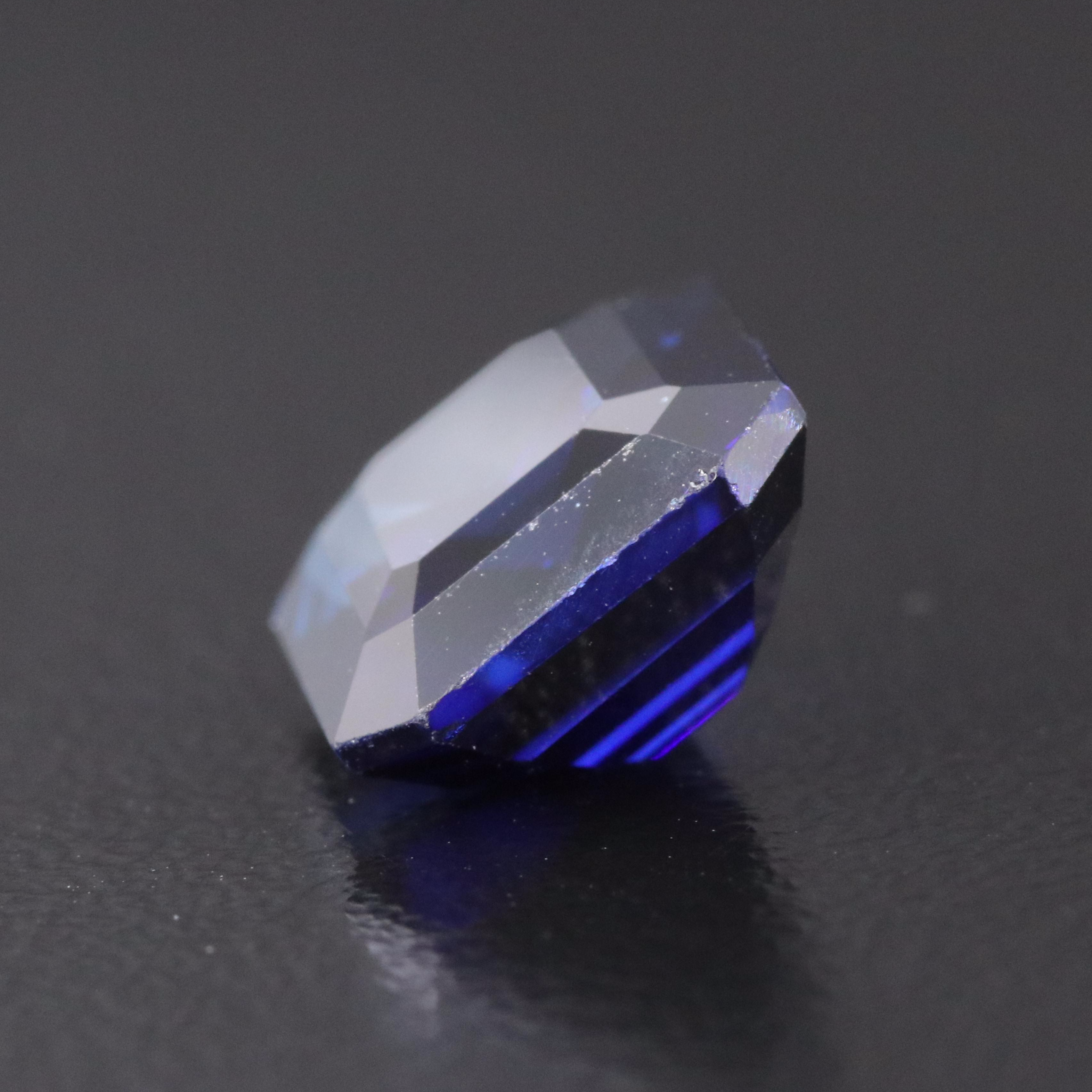 Loose 5.56 CT Lab Grown Sapphire