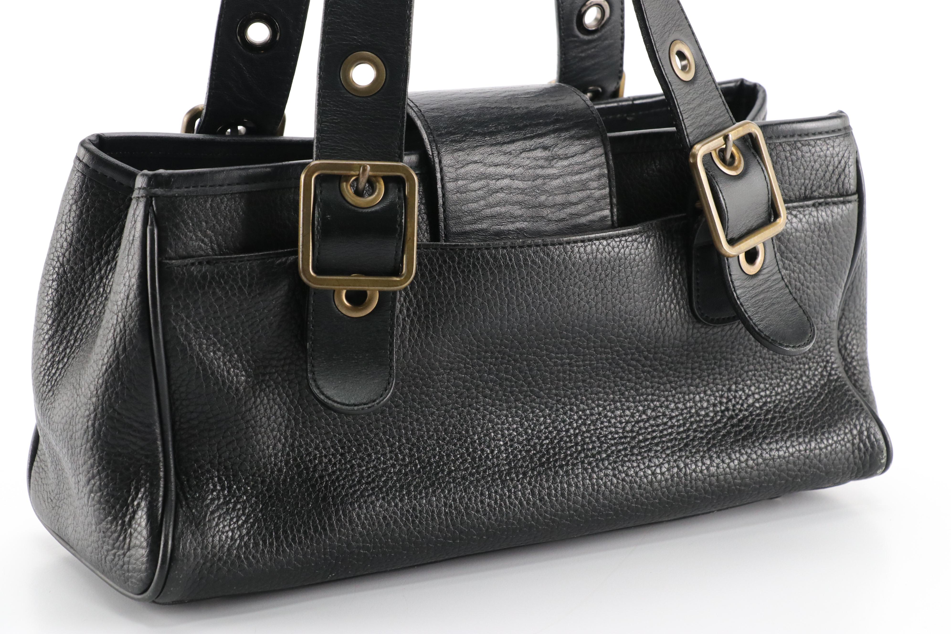 Chloé Signature C Shoulder Bag in Black Grained Leather