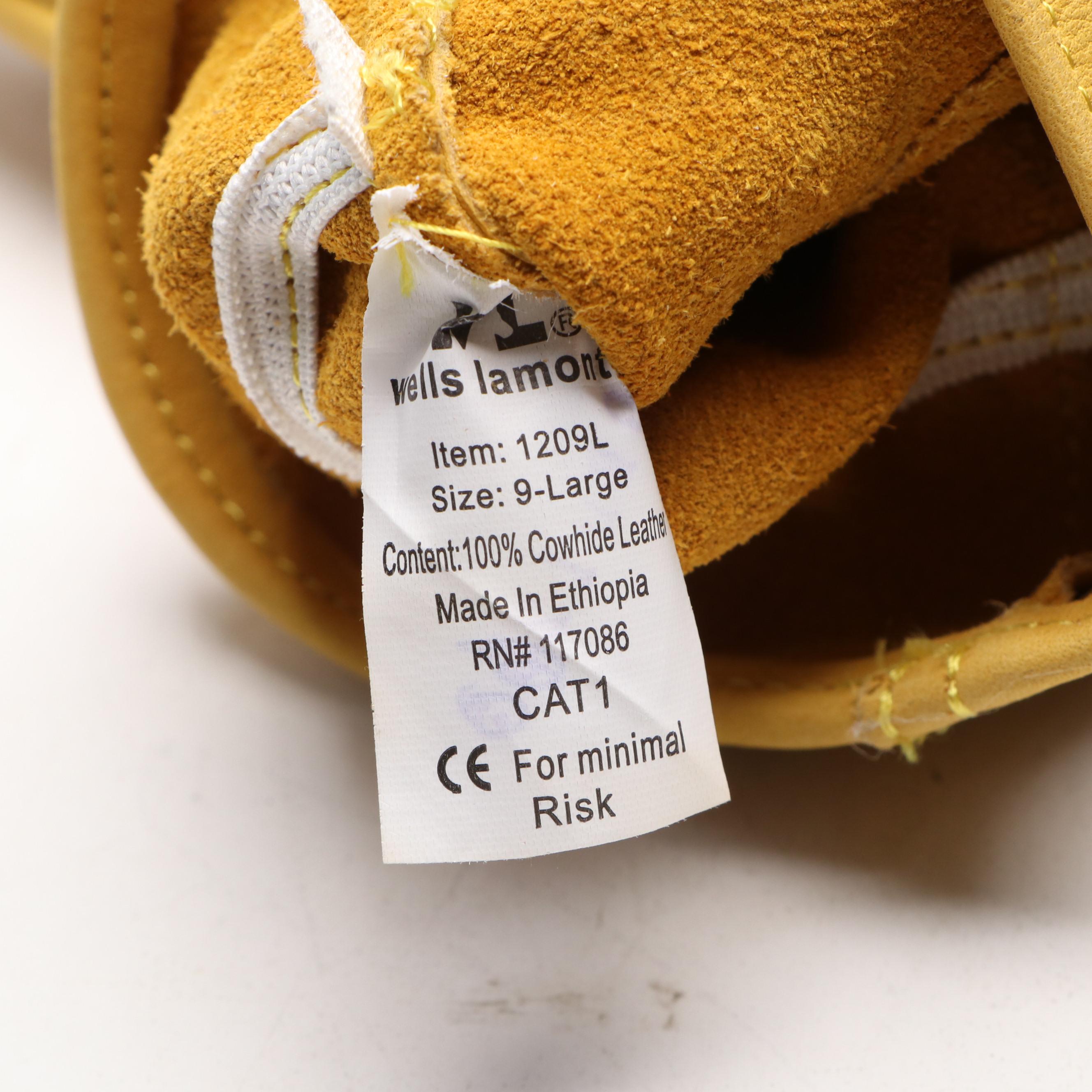 Bushnell 40mm Binoculars and Case with Black & Decker Laser Level and Gloves