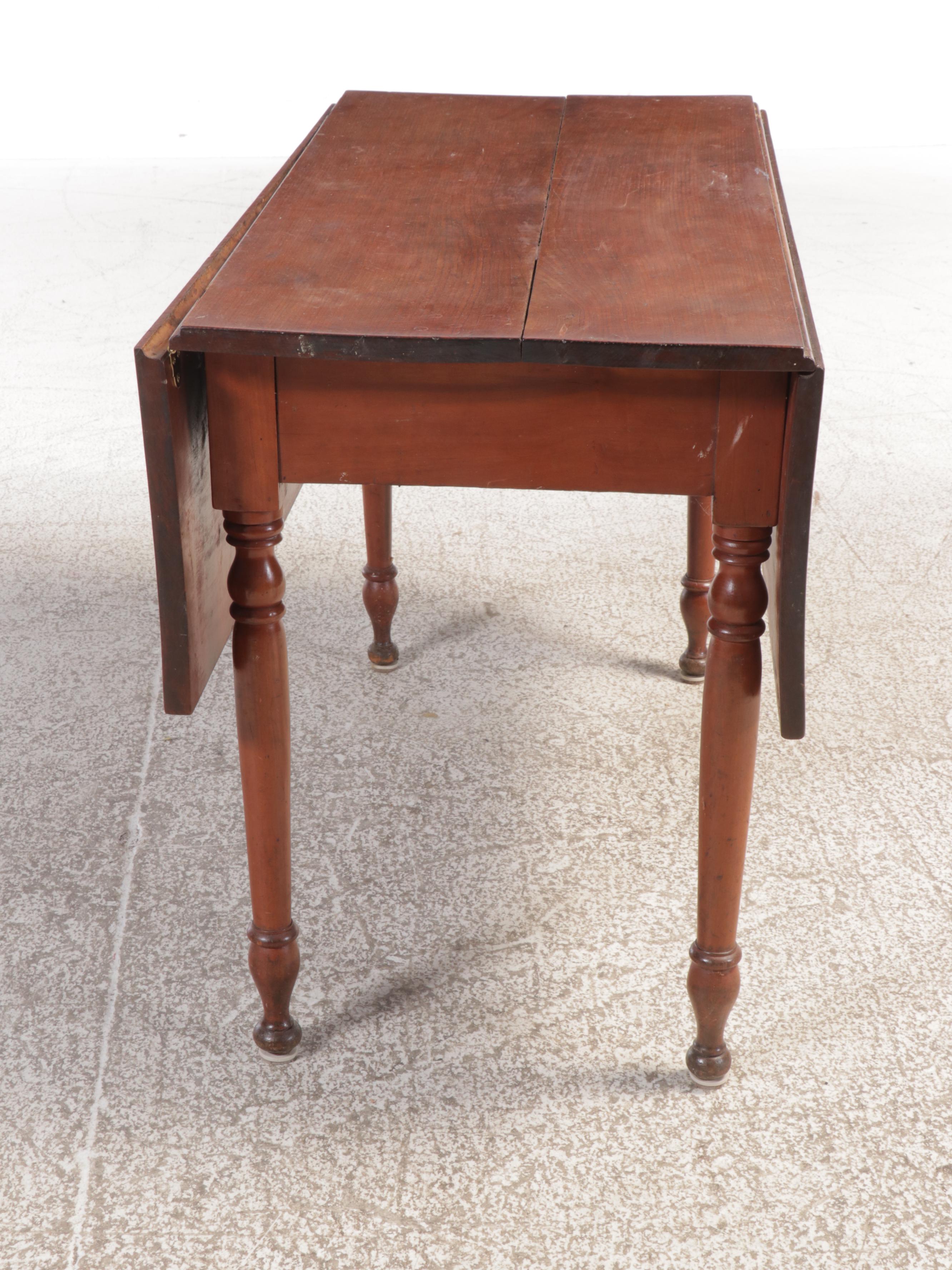 Sheraton Style Walnut Drop-Leaf Dining Table and Four Chairs, Early 20th Century