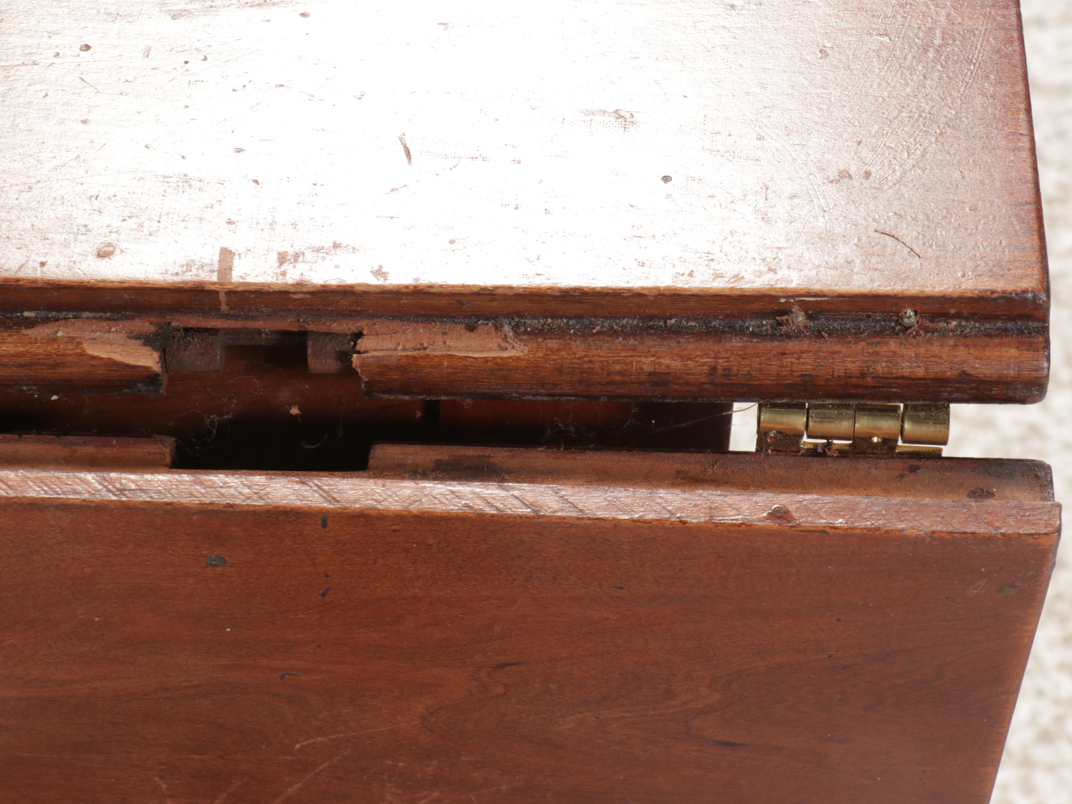 Sheraton Style Walnut Drop-Leaf Dining Table and Four Chairs, Early 20th Century
