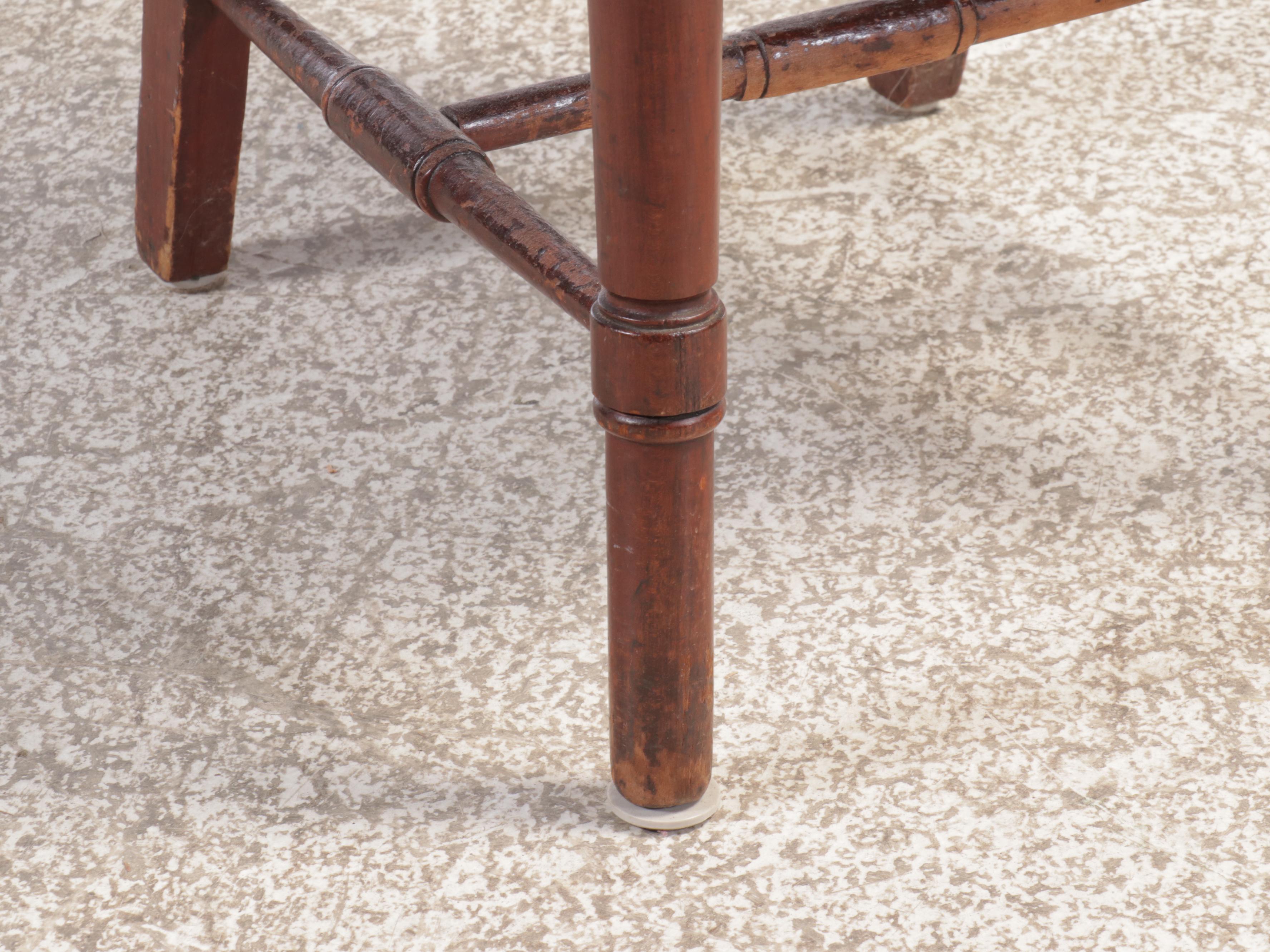 Sheraton Style Walnut Drop-Leaf Dining Table and Four Chairs, Early 20th Century