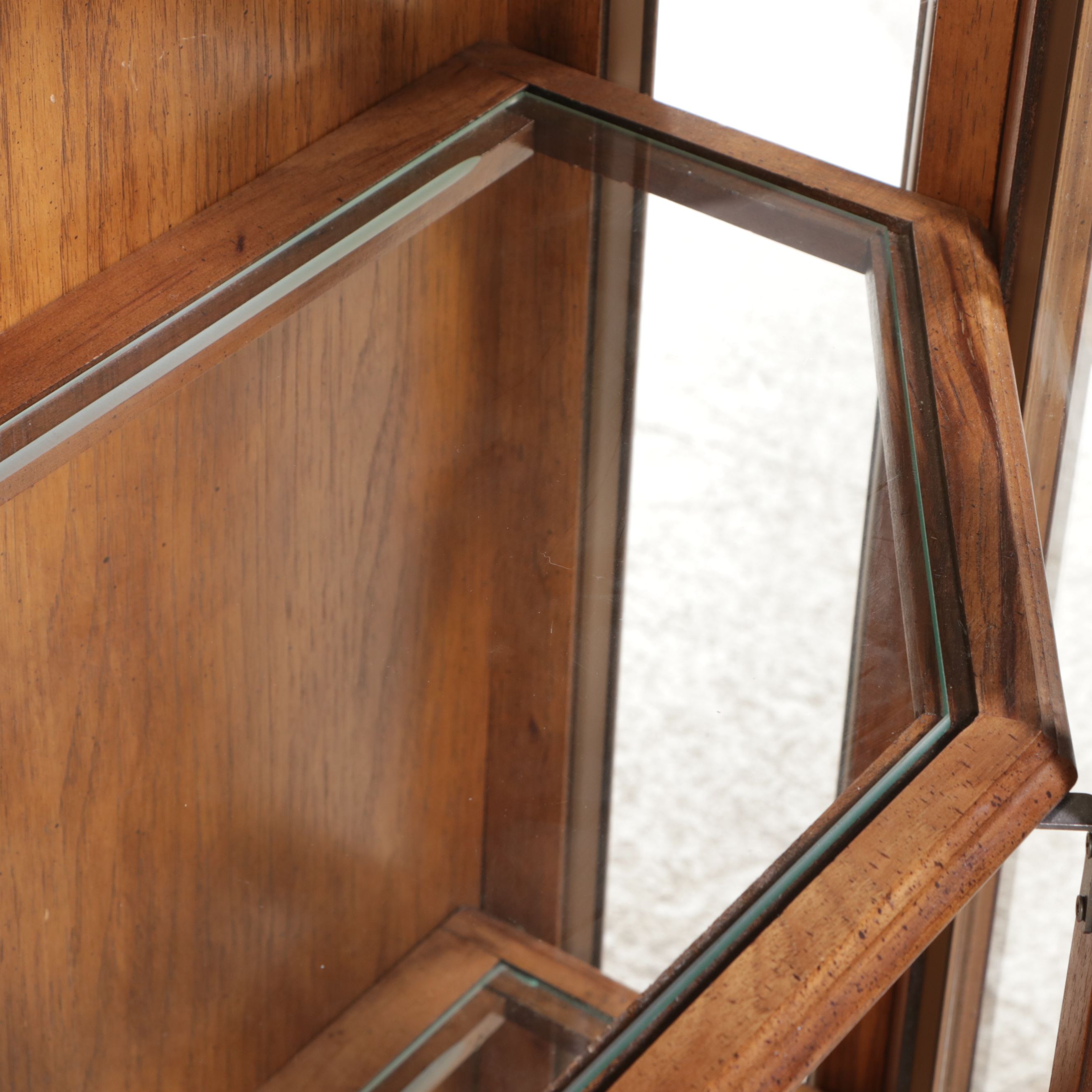 Bernhardt Hibriten Louis XV Style Walnut China Cabinet