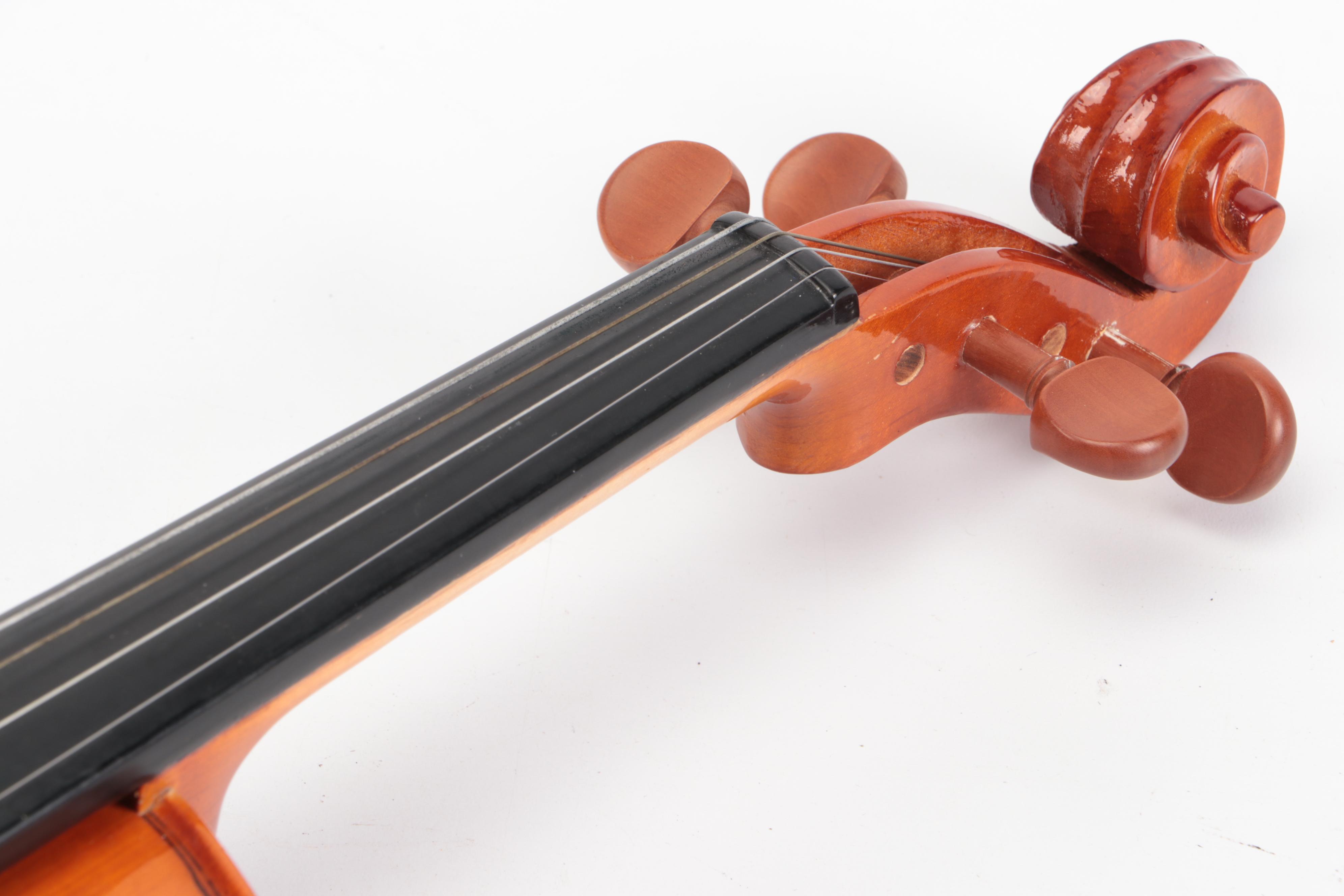 Toyama TS-4/4 Violin and Bow with Plaid Covered Hard Case