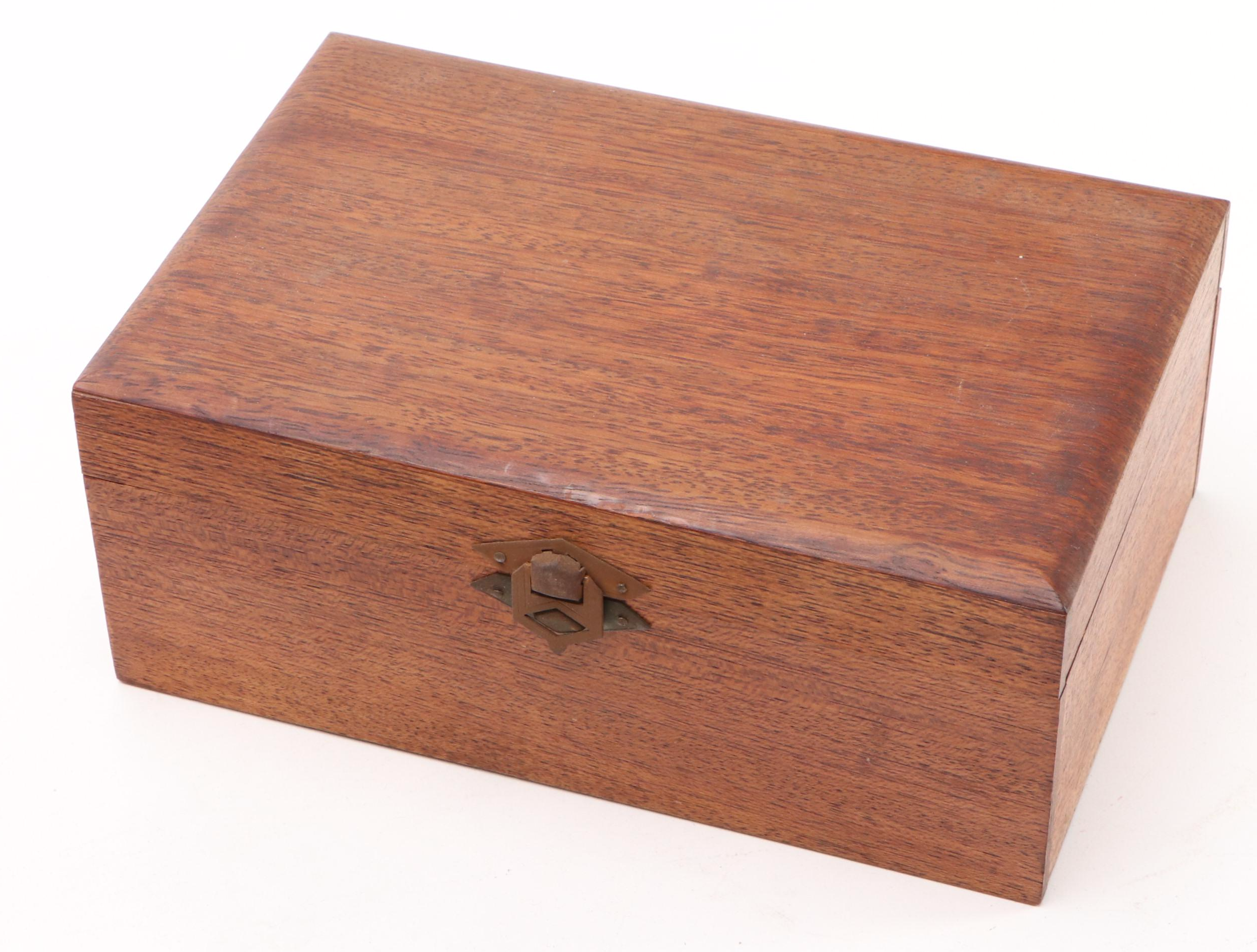 Drueke No. 61 Wood Chessboard and Pieces