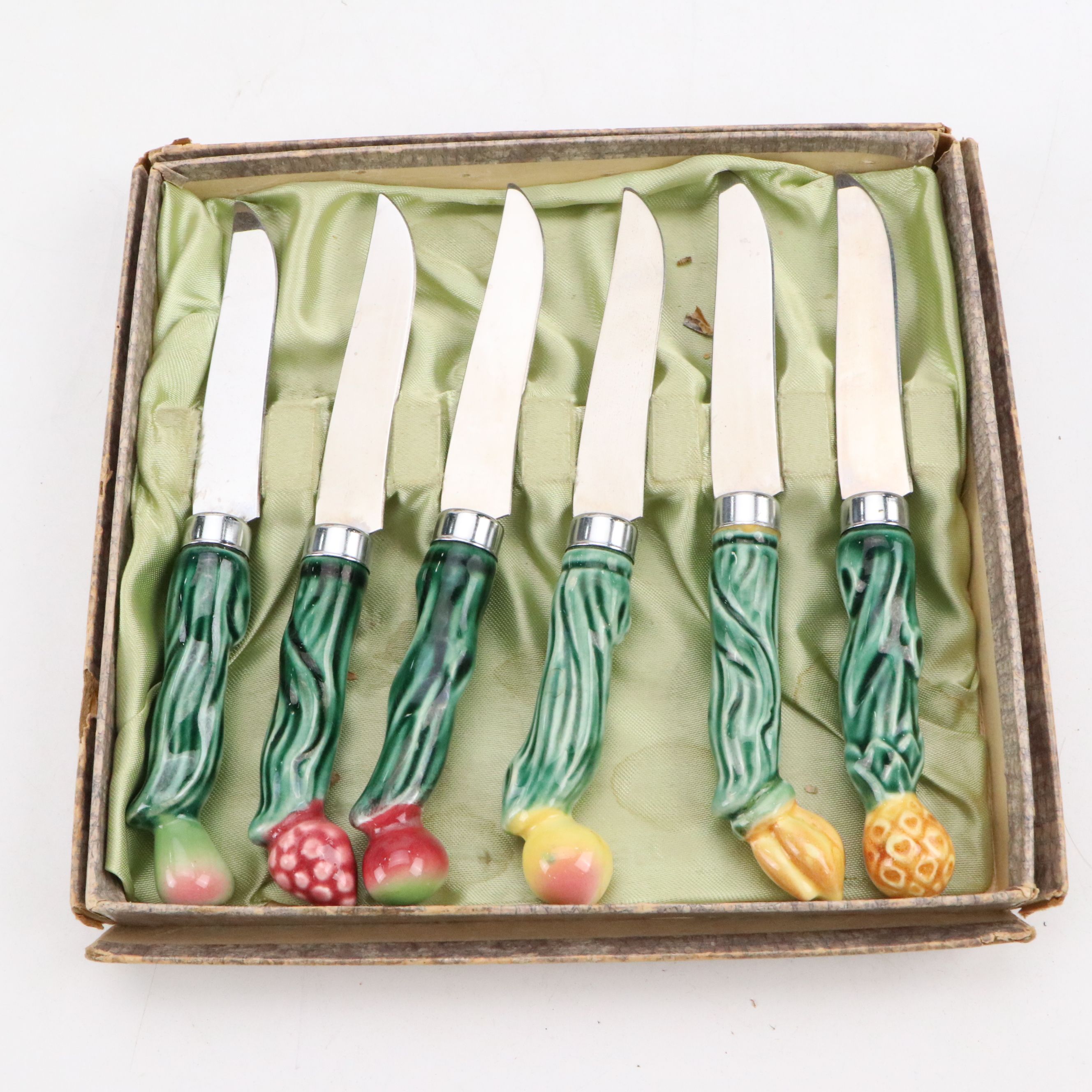 Vintage Embroidered Fruit Napkins with Cardinal Ceramic Handled Knives