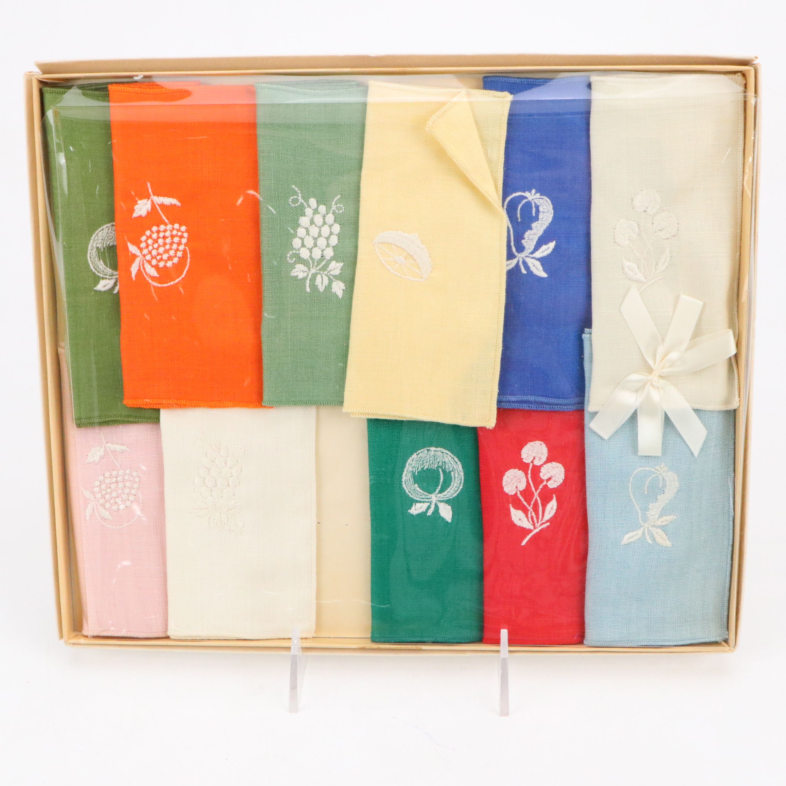 Vintage Embroidered Fruit Napkins with Cardinal Ceramic Handled Knives