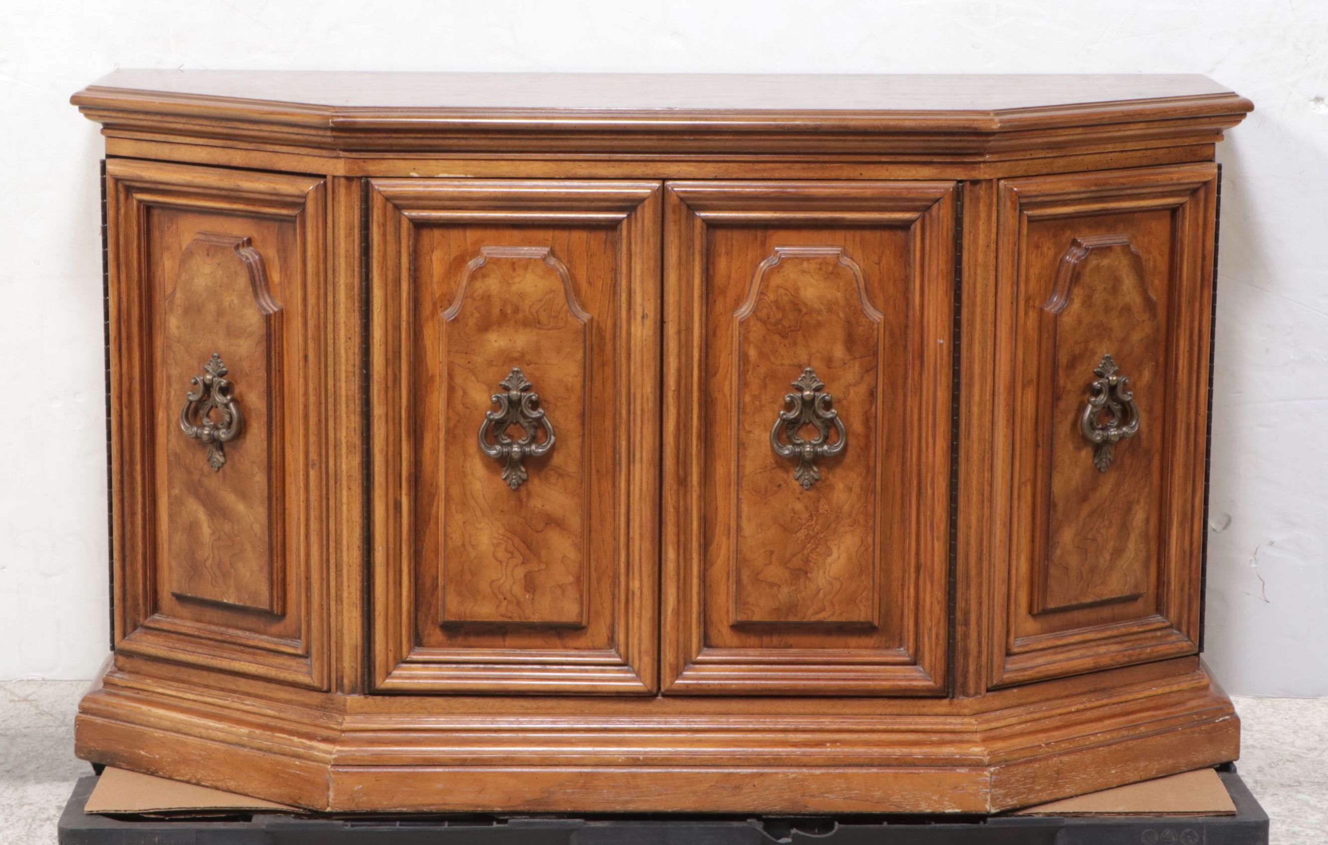 Bernhardt Hibriten Louis XV Style Walnut China Cabinet