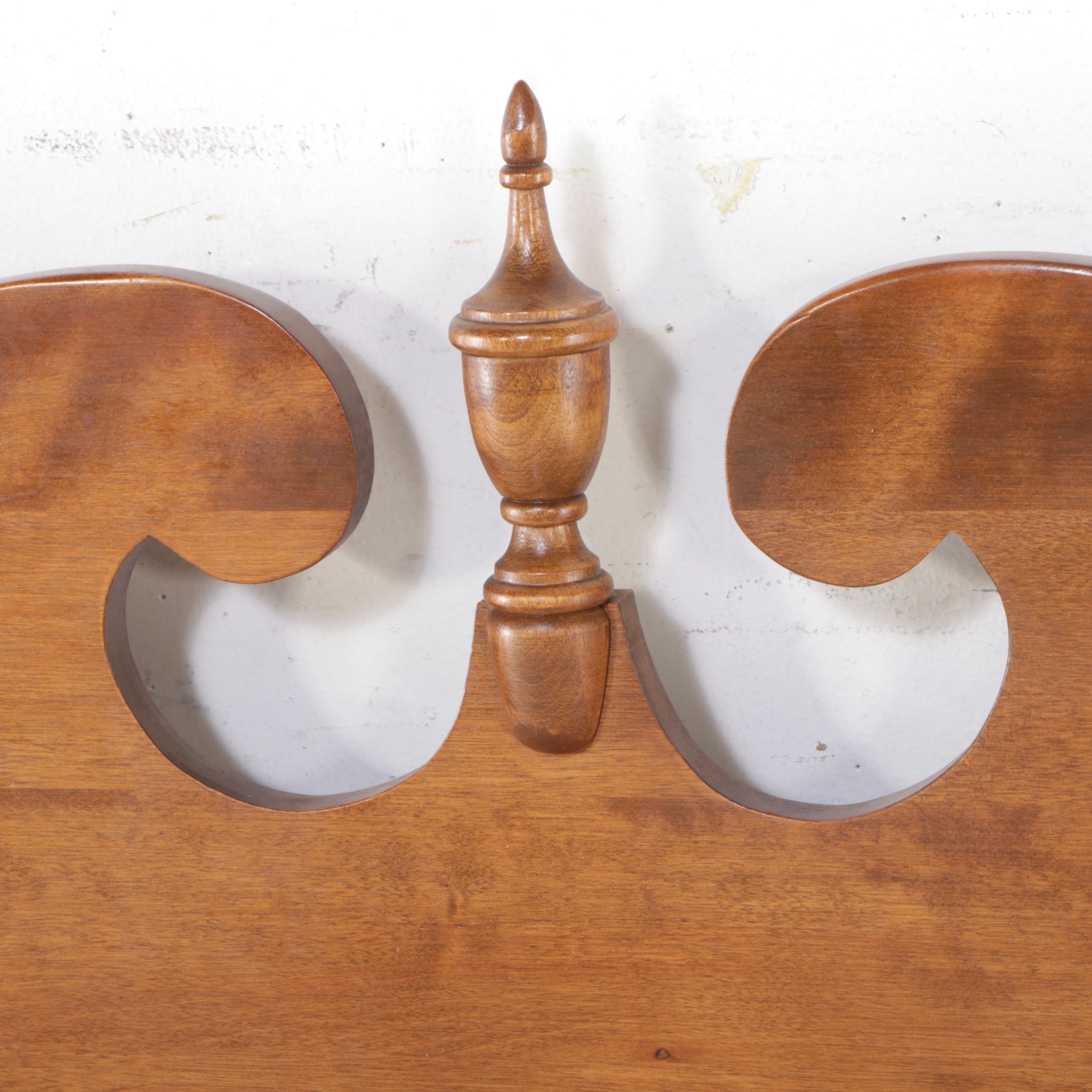 Ethan Allen Colonial Style Maple Queen Bed with Nightstands