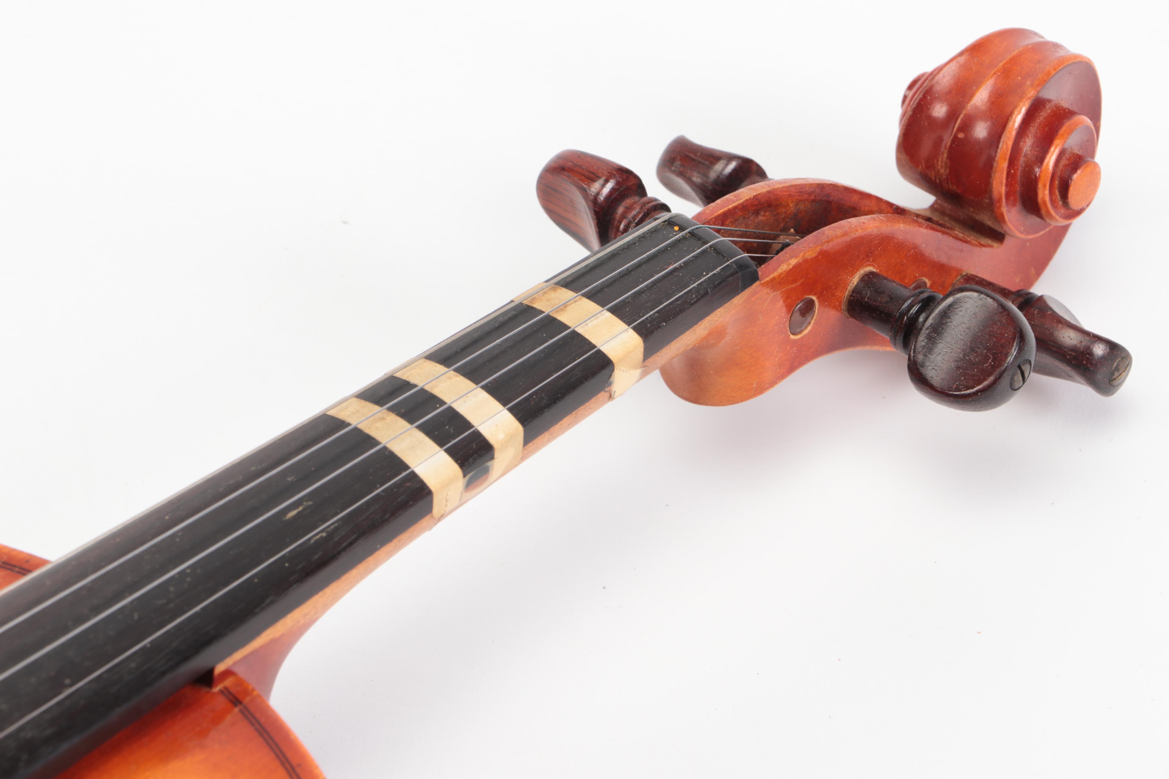 Suzuki Stradivarius Copy 4/4 Violin with Hardshell Case