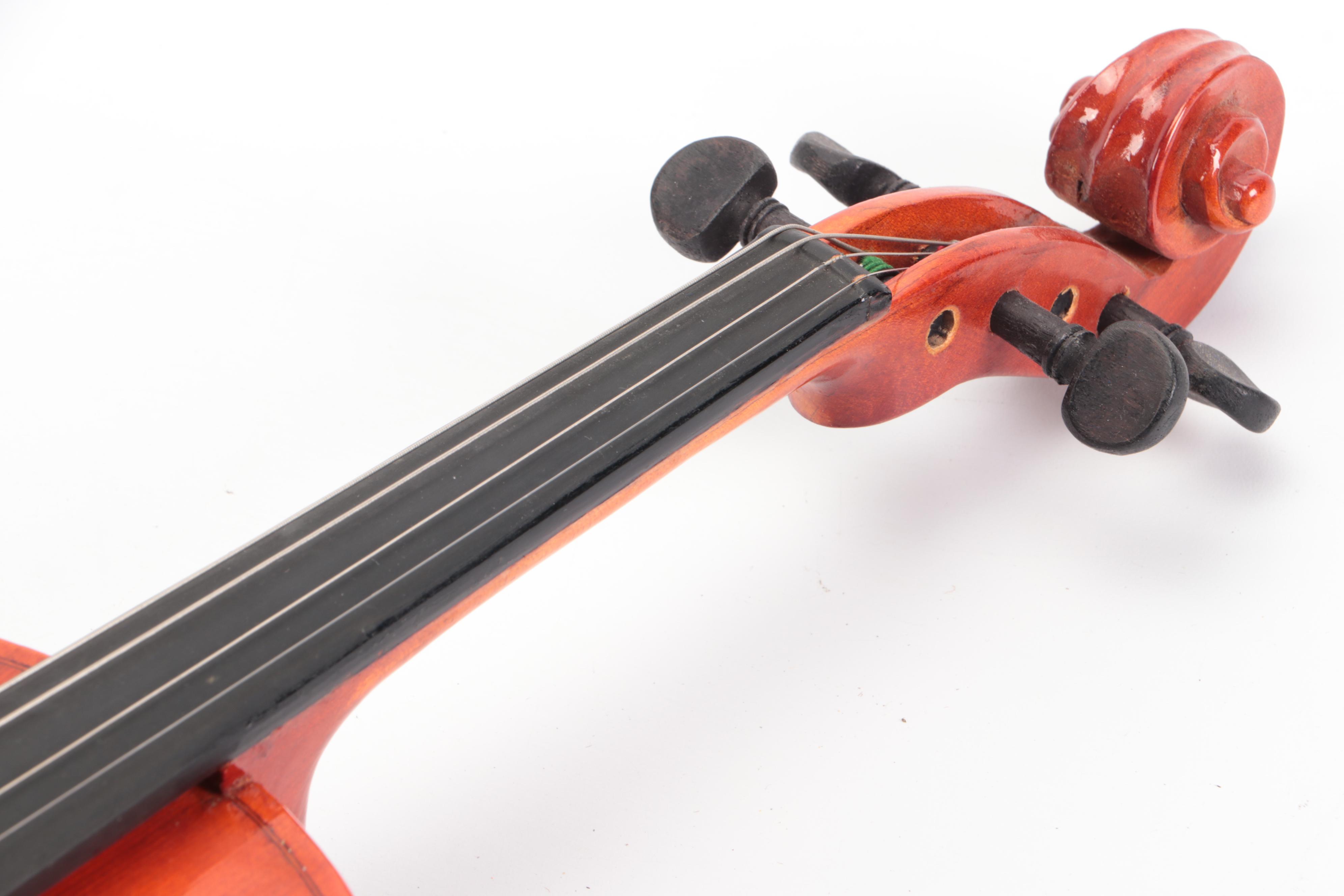 Skylark Full Size Violin with Extra Tailpiece in Case