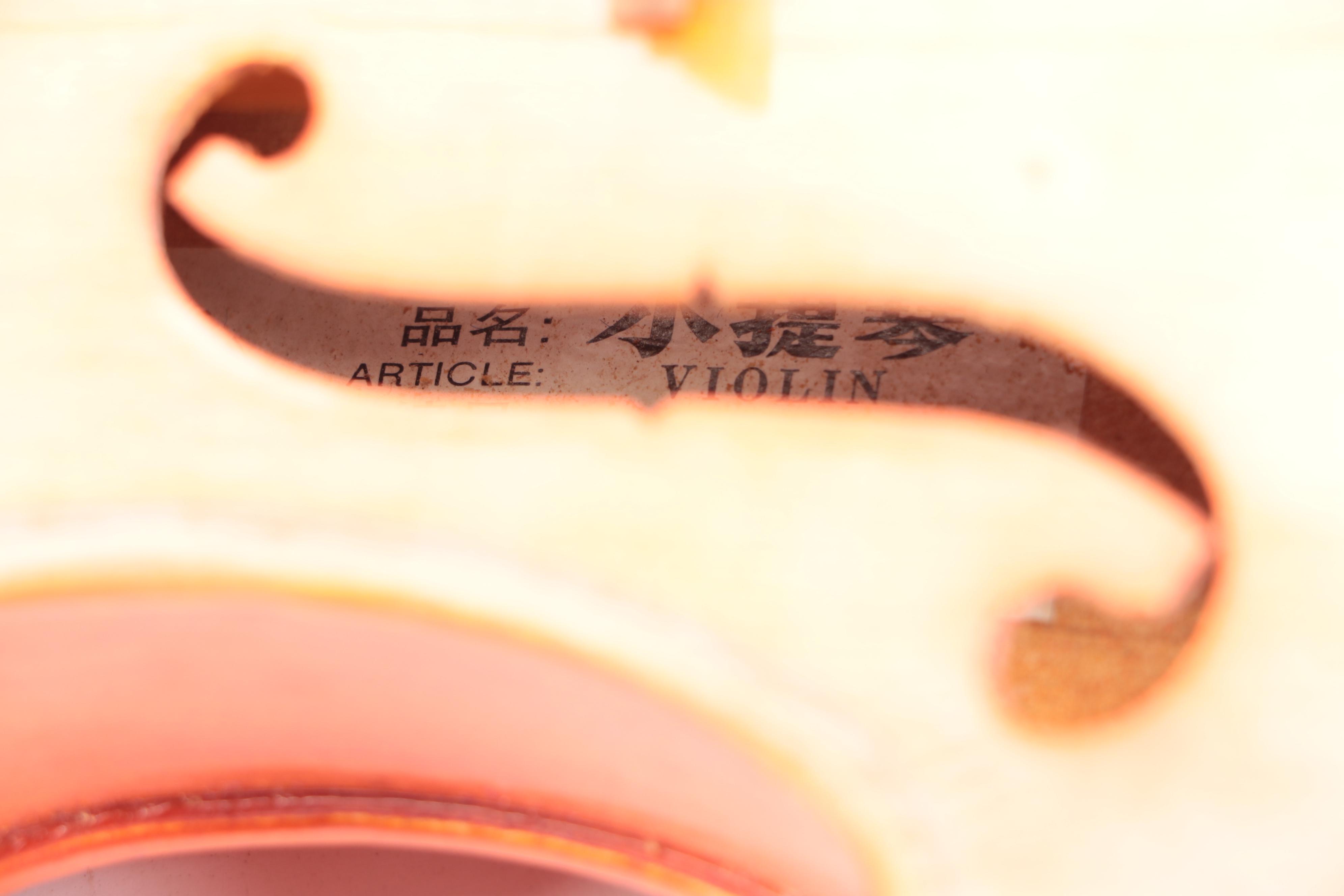 Skylark Full Size Violin with Extra Tailpiece in Case